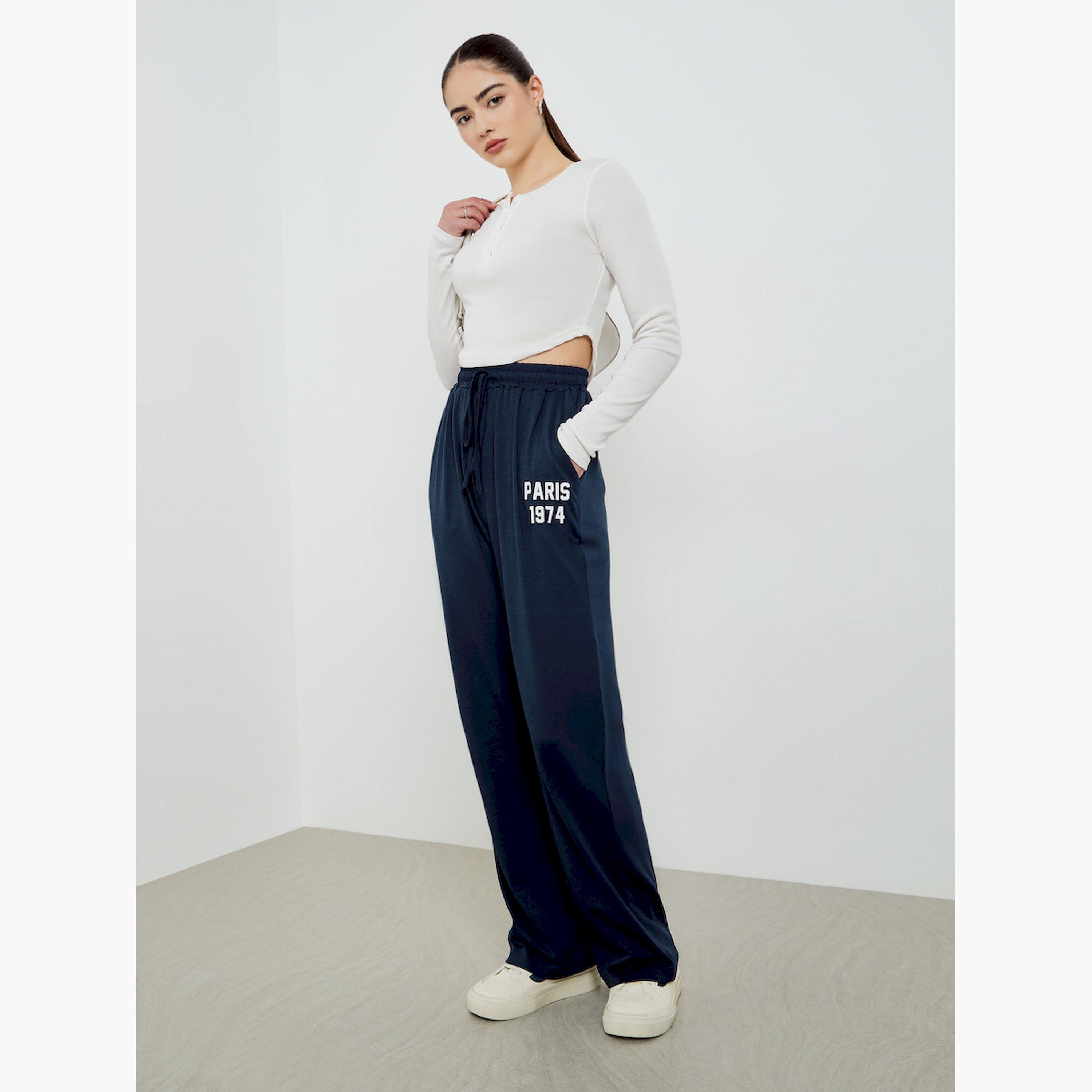 بنطال جوغر بأرجل واسعة وتفاصيل مطبوعة-women-clothing-bottoms-joggers-image-2