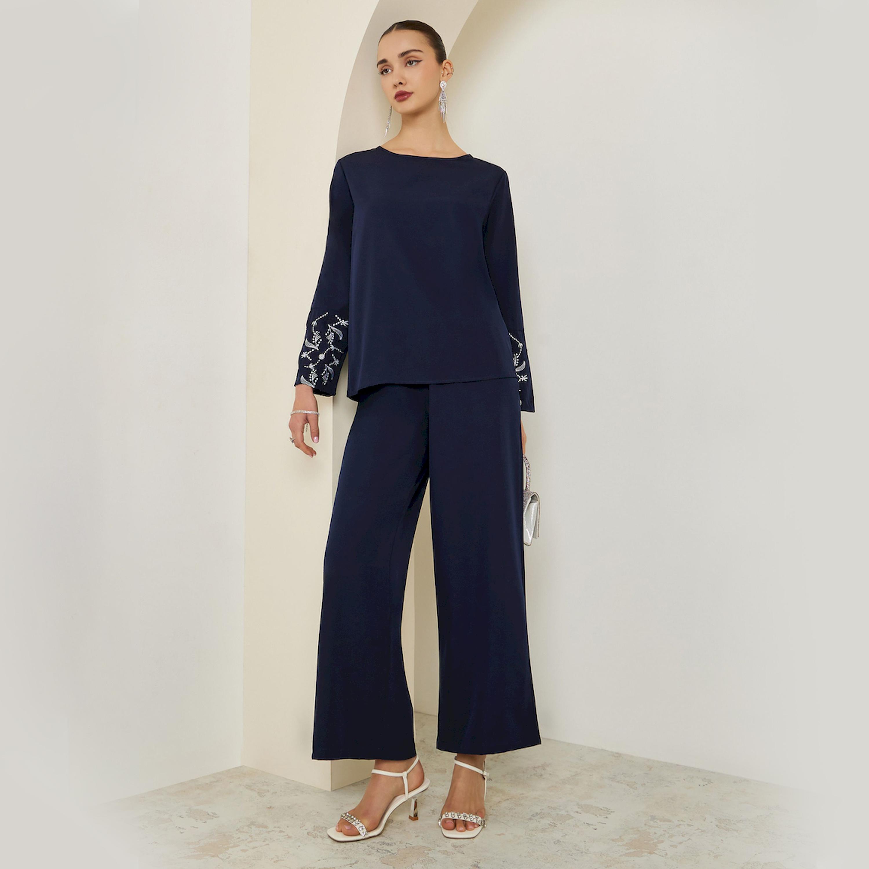 طقم منسق من بنطال وبلوزة مطرزة-women-clothing-coordsets-image-1