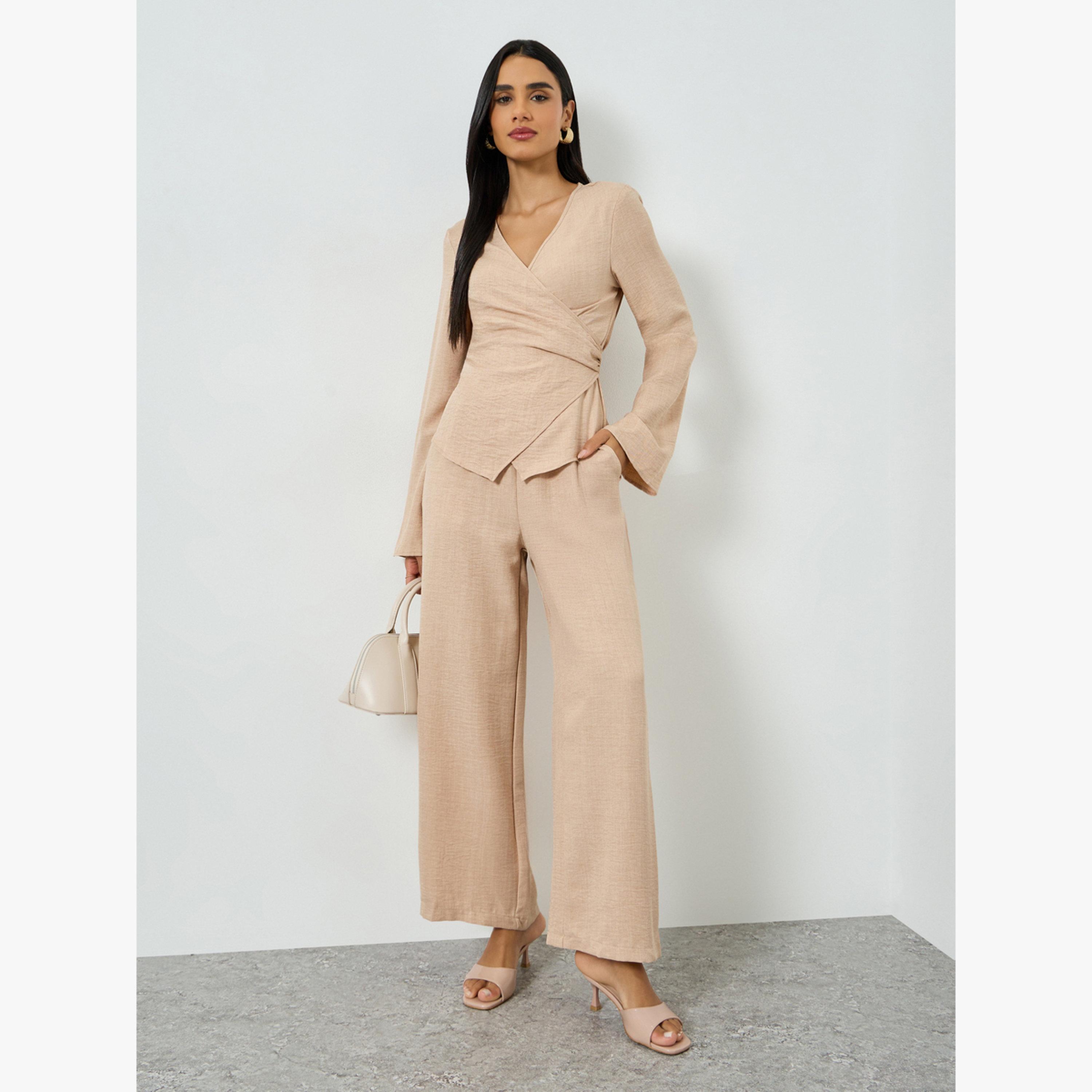 طقم من بلوزة لف وبنطال بقصة أرجل واسعة-women-clothing-coordsets-image-1