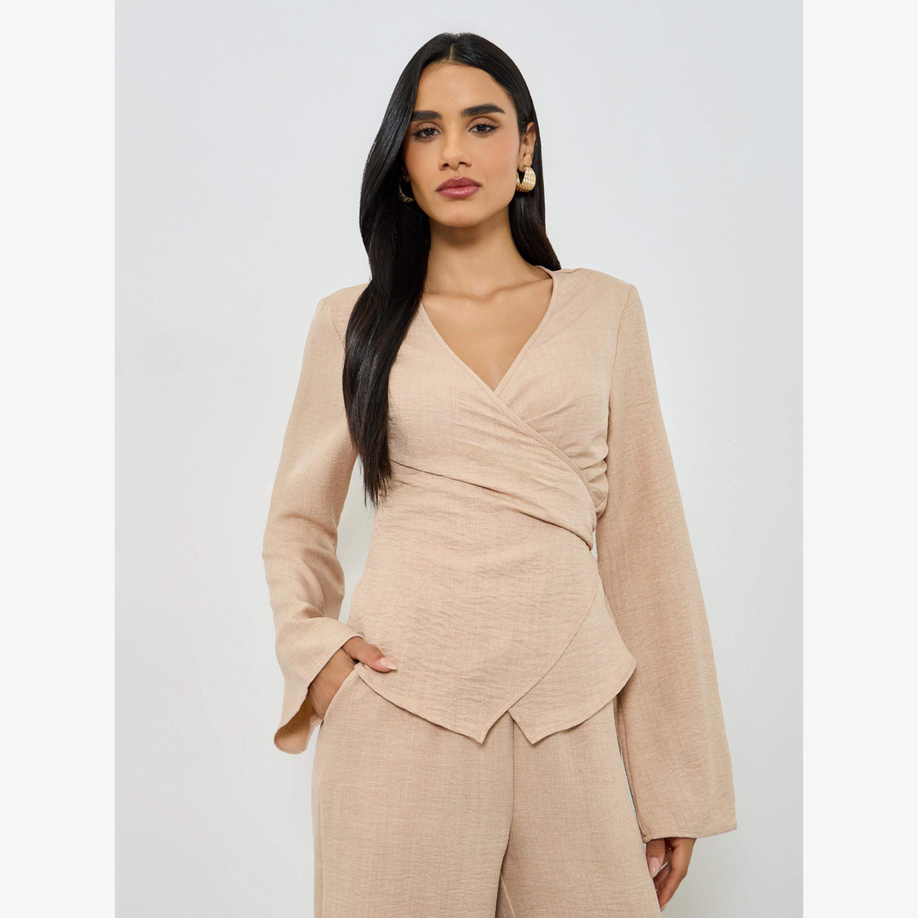 طقم من بلوزة لف وبنطال بقصة أرجل واسعة-women-clothing-coordsets-image-2