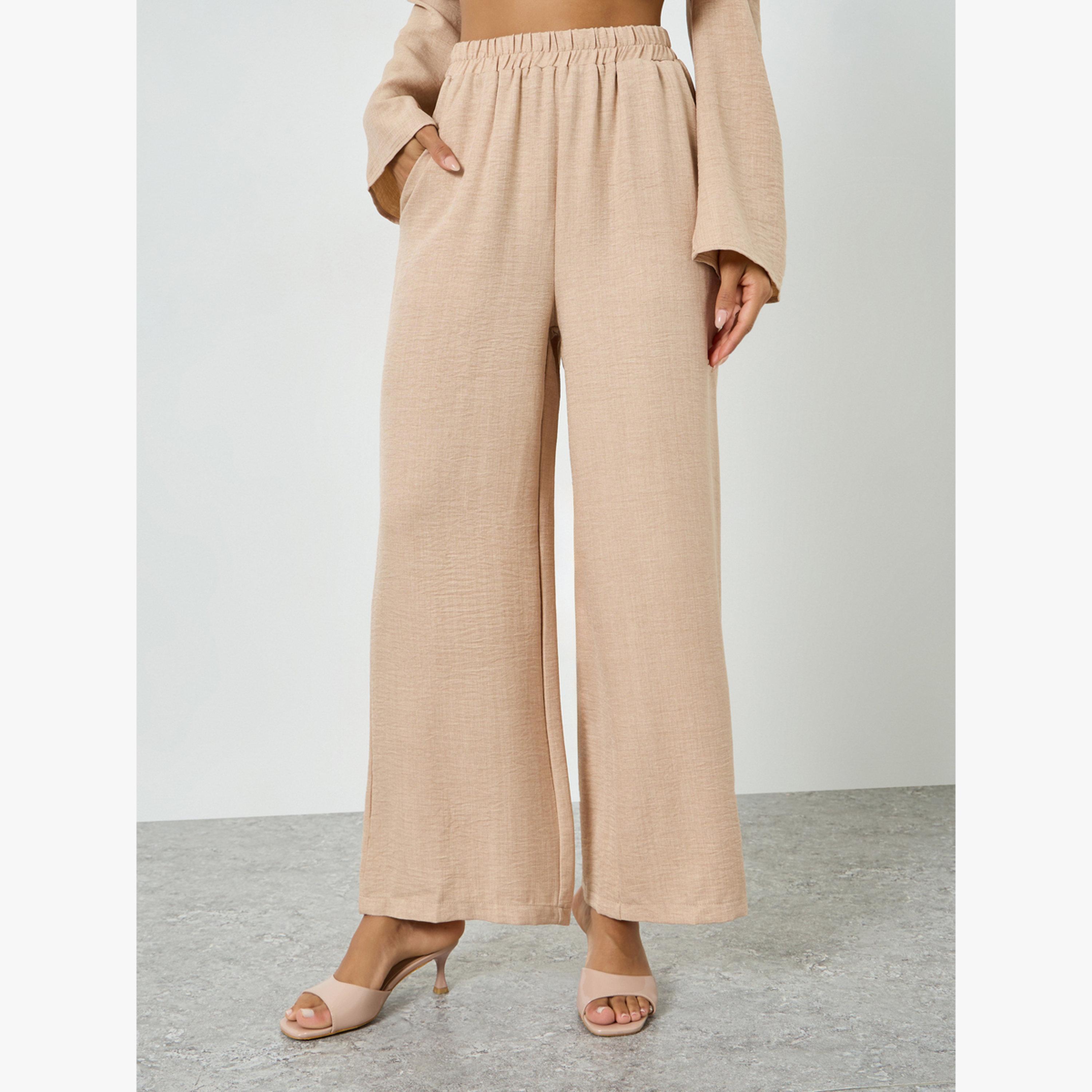 طقم من بلوزة لف وبنطال بقصة أرجل واسعة-women-clothing-coordsets-image-4