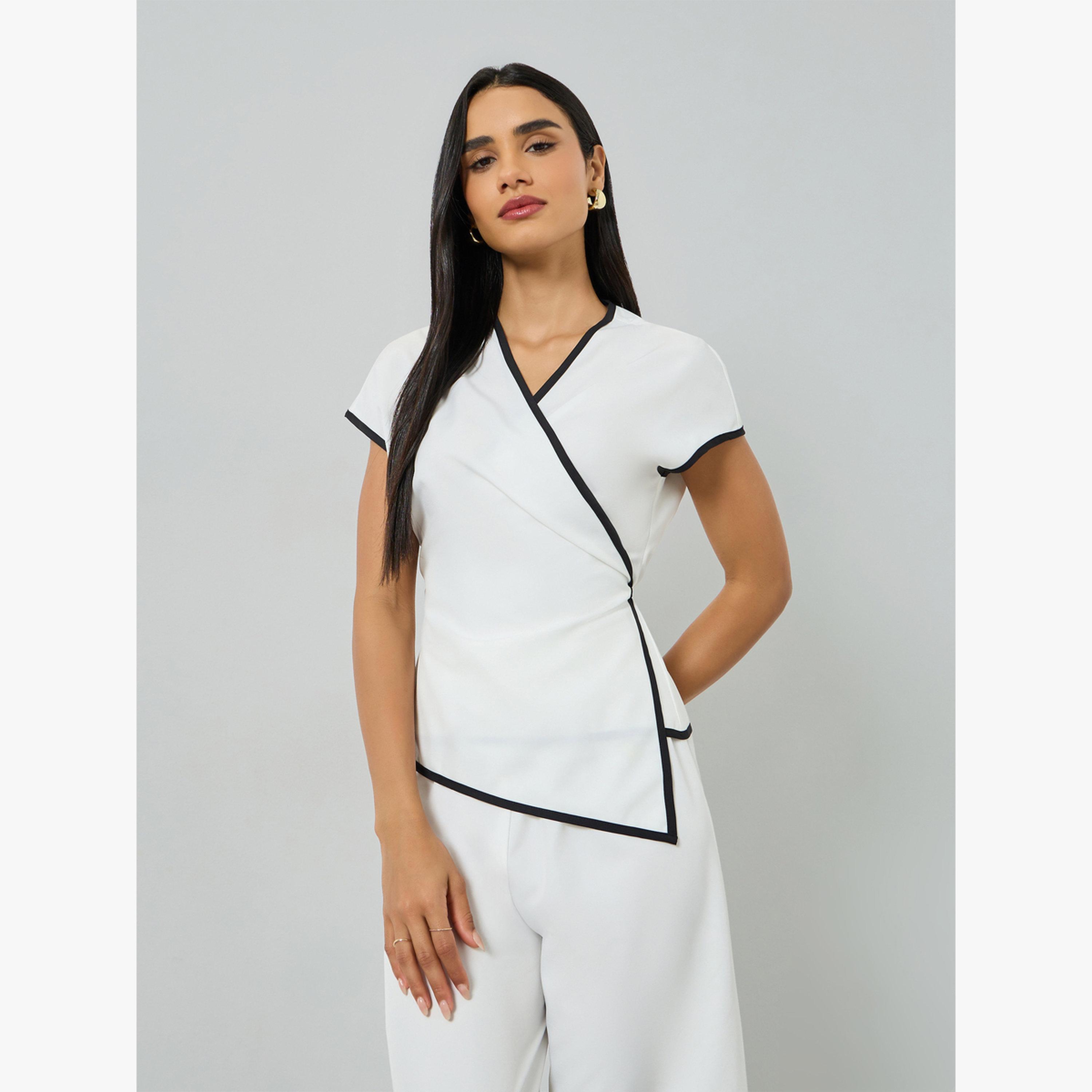 طقم منسق من بنطال وبلوزة بتفاصيل متباينة-women-clothing-coordsets-image-3