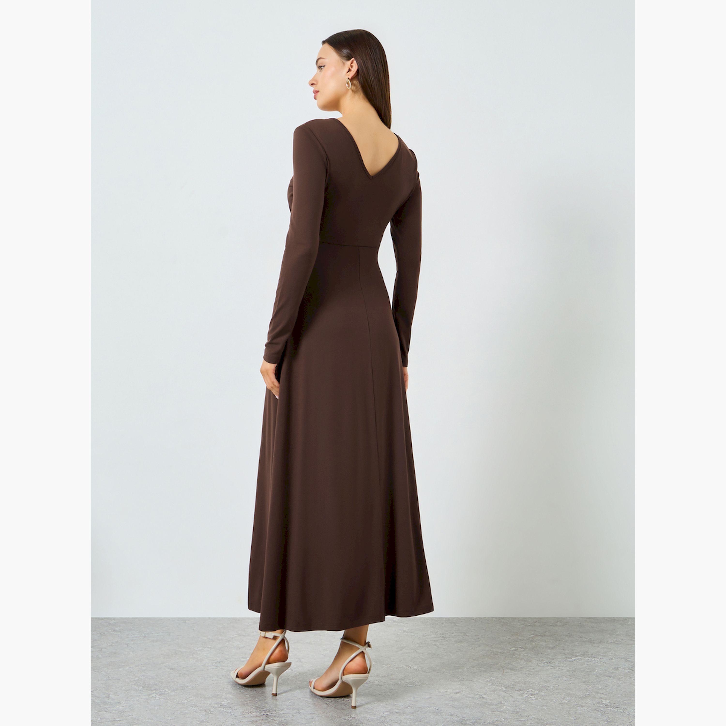 فستان طويل بني بتفاصيل مزمومة وأكمام طويلة-women-clothing-dresses-image-5
