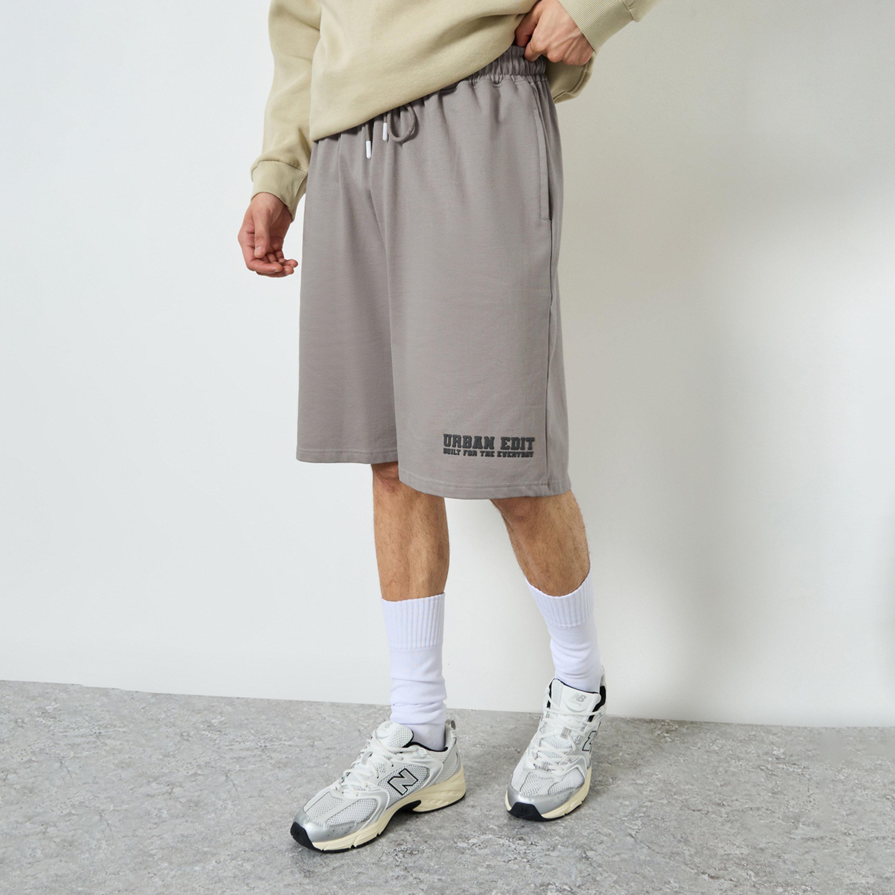 شورت قصة واسعة بطبعة للرجال-men-clothing-bottoms-shorts-image-1