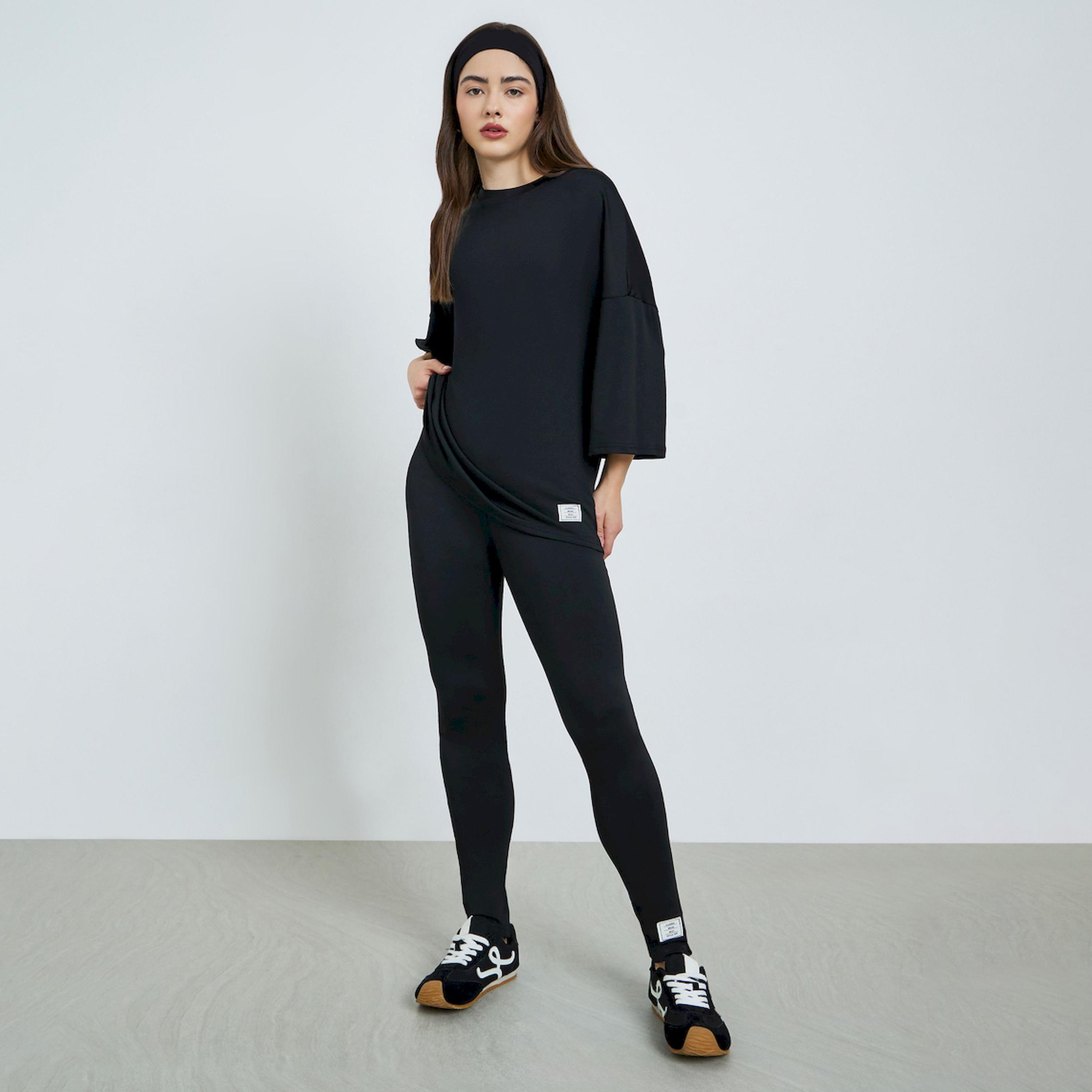 طقم منسق تيشيرت بأكتاف منسدلة وليقنز لون أسود-women-clothing-coordsets-image-1