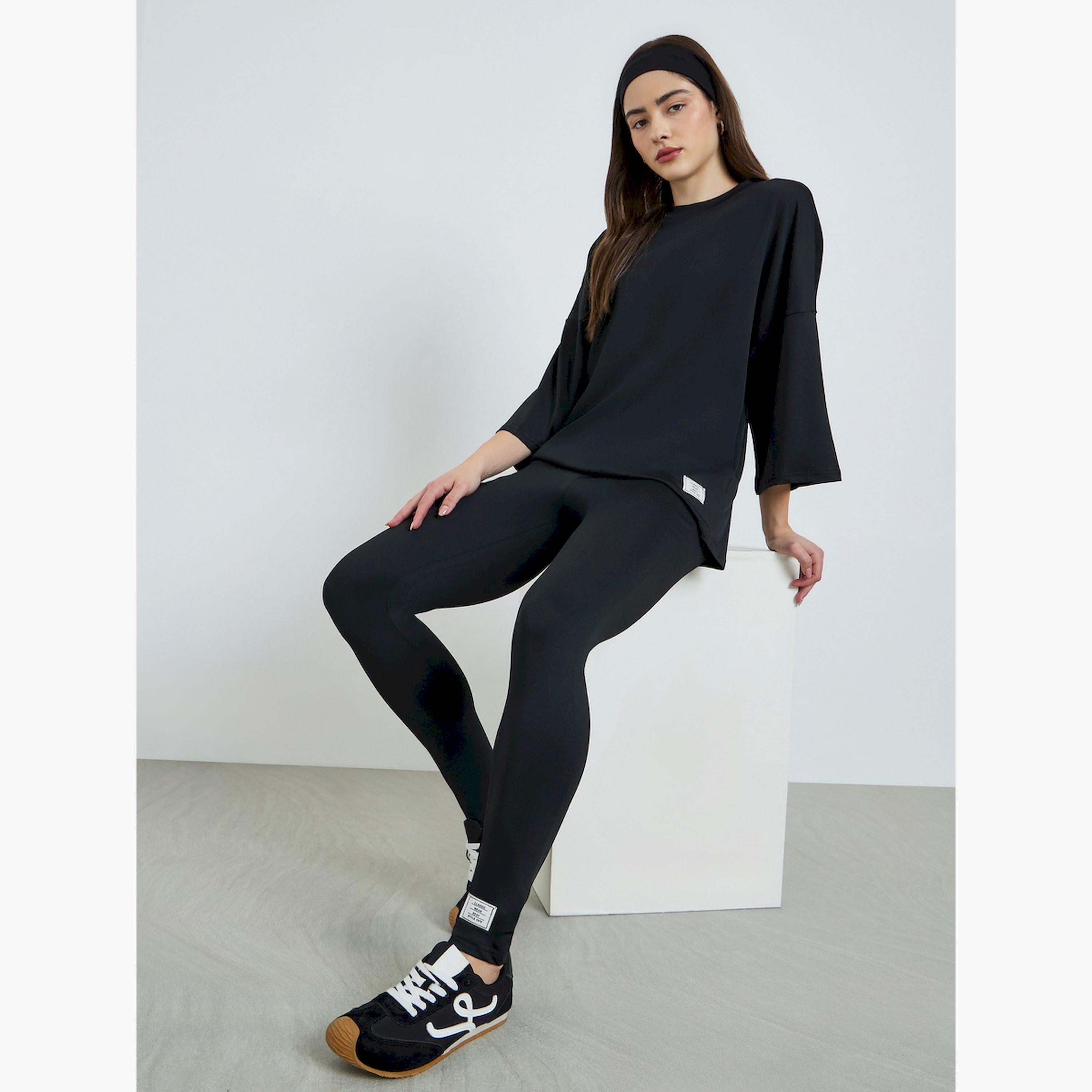 طقم منسق تيشيرت بأكتاف منسدلة وليقنز لون أسود-women-clothing-coordsets-image-2