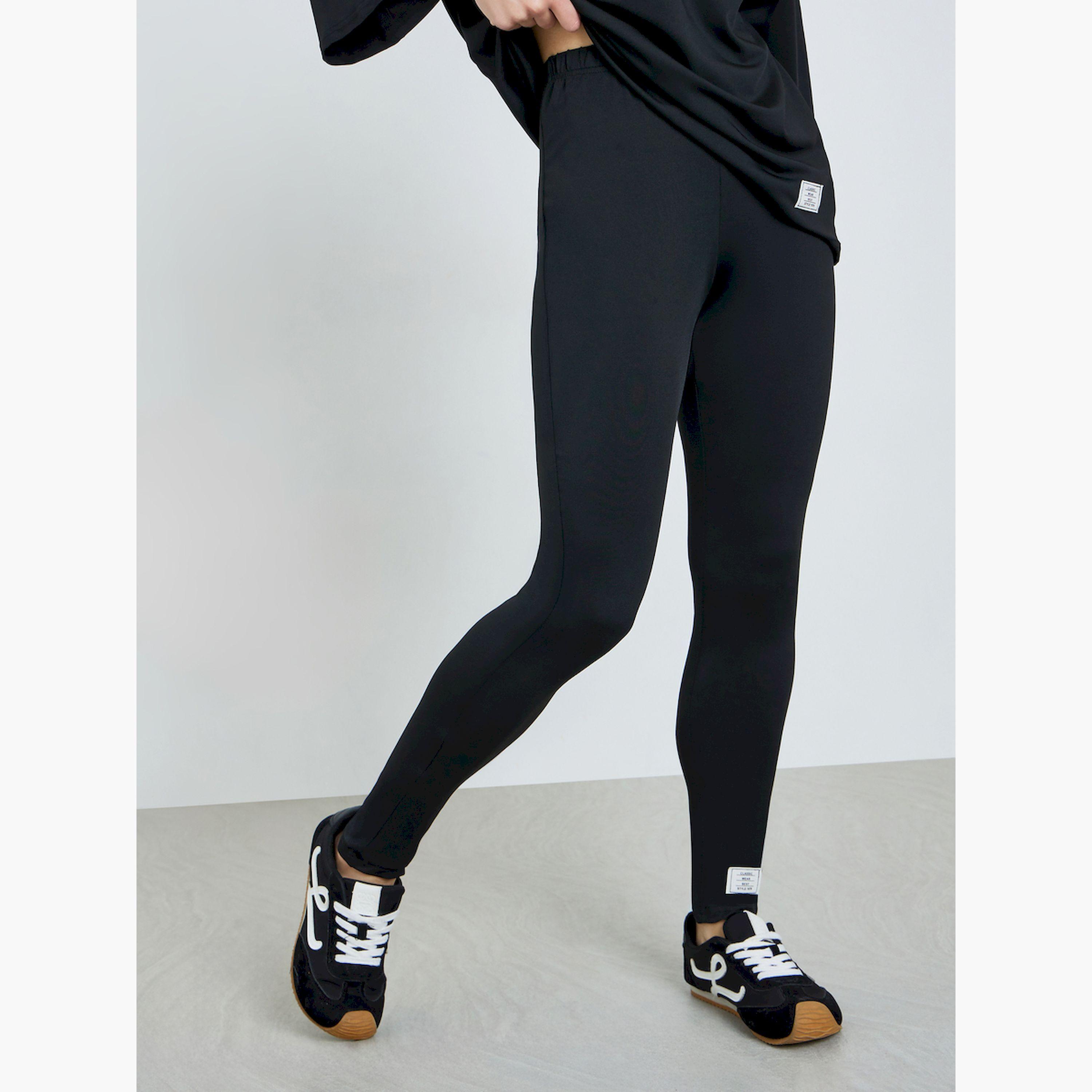 طقم منسق تيشيرت بأكتاف منسدلة وليقنز لون أسود-women-clothing-coordsets-image-6
