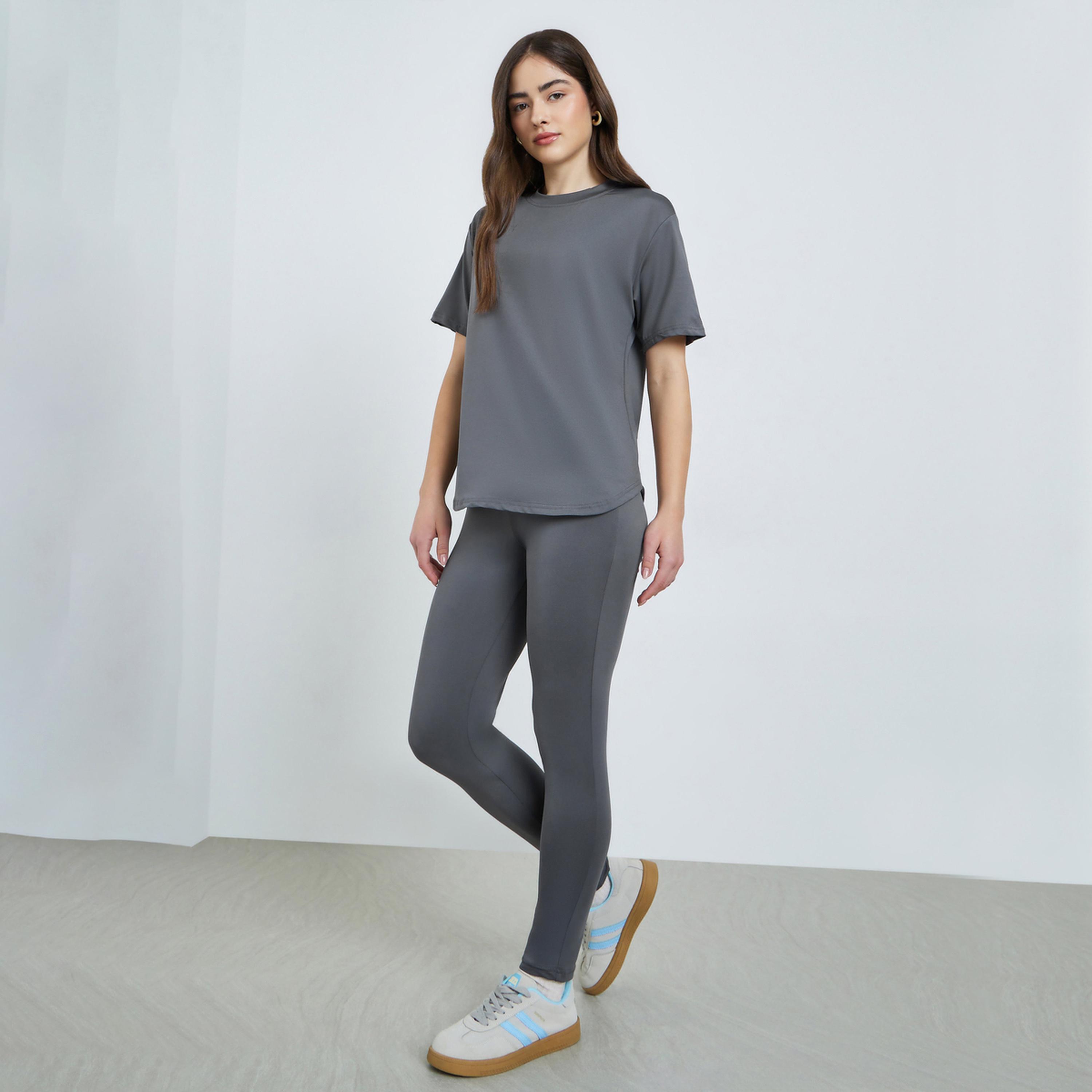 طقم منسق تيشيرت بحافة منحنية وليقنز لون رمادي-women-clothing-coordsets-image-1