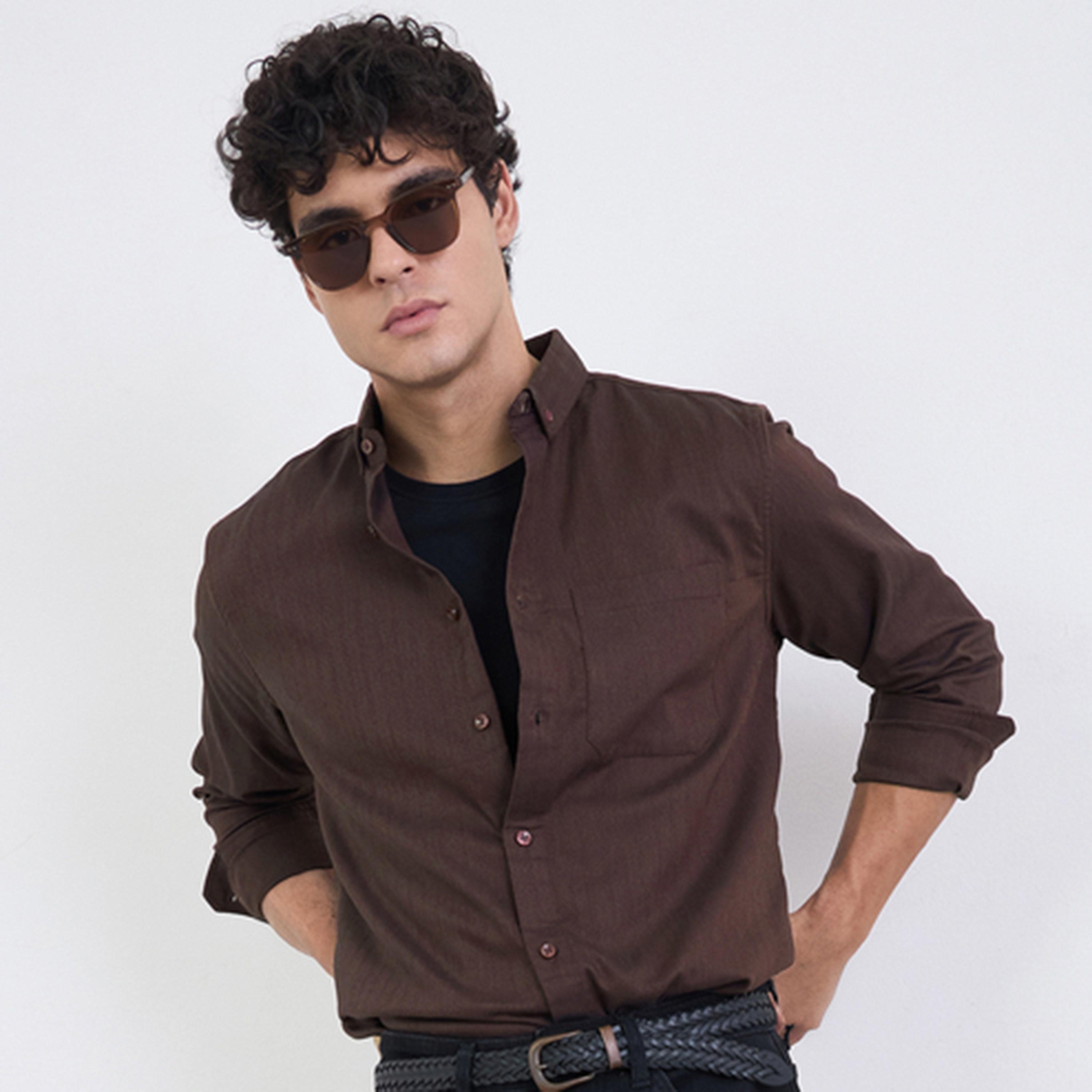 قميص كاجوال بتصميم بارز وقصة عادية للرجال-men-clothing-shirts-image-1