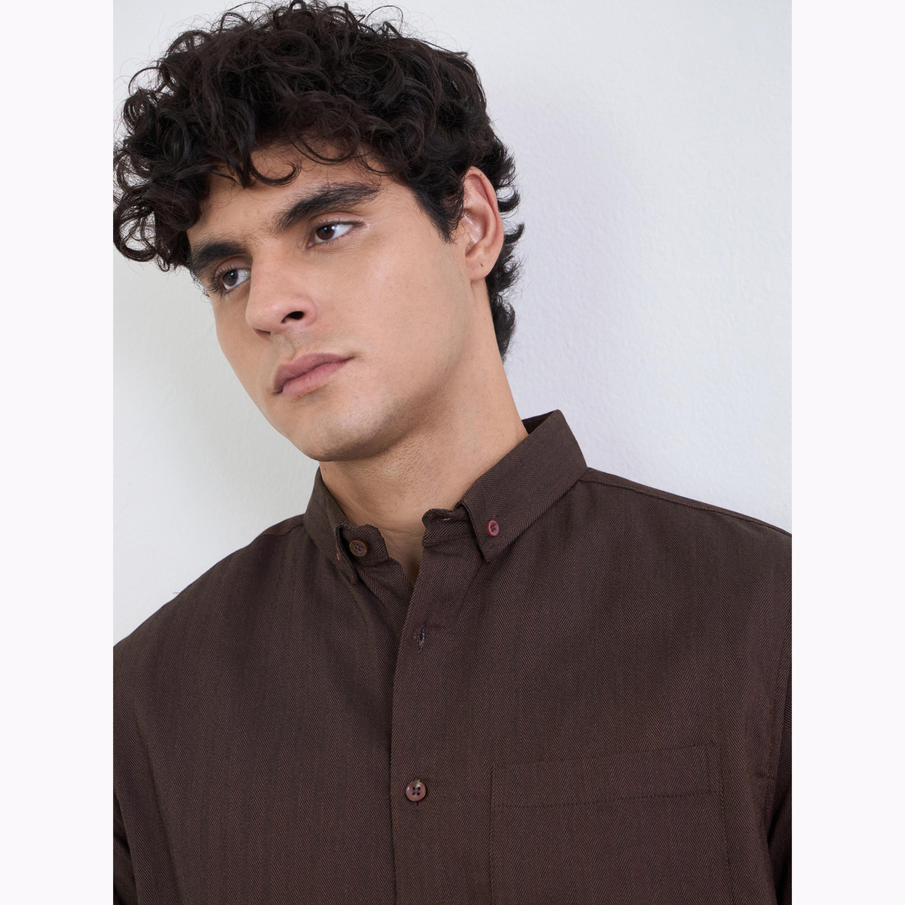 قميص كاجوال بتصميم بارز وقصة عادية للرجال-men-clothing-shirts-image-6