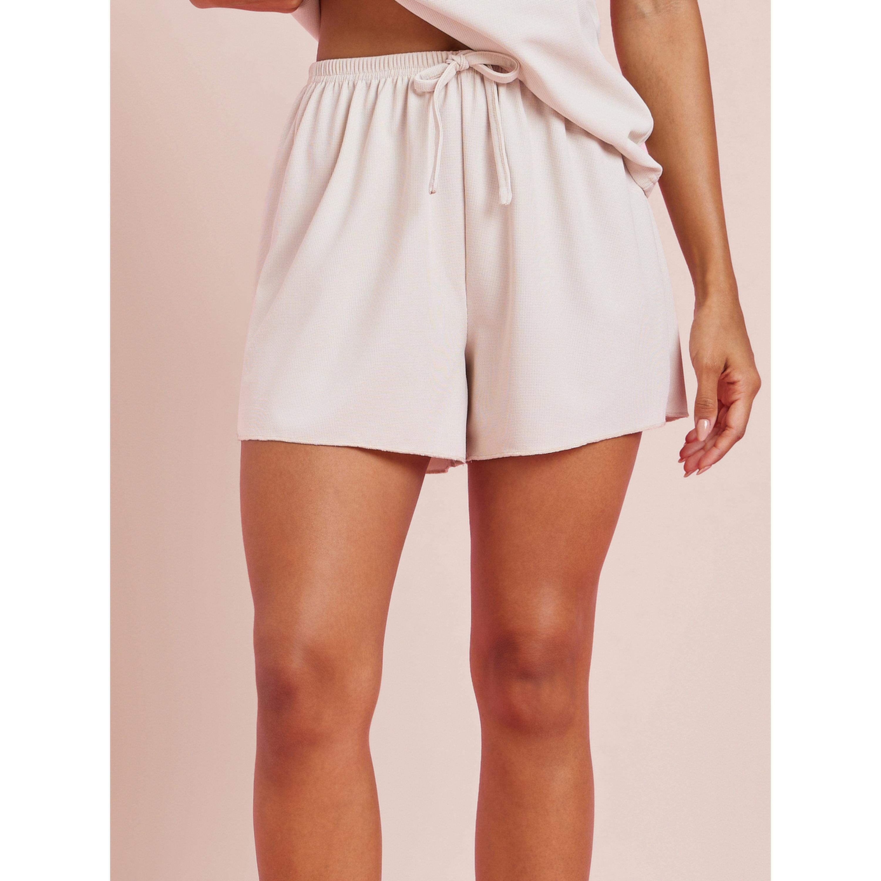مجموعة من شورت وبلوزة بحمالات وفتحة أزرار وافل-women-clothing-nightwear-pyjamas-shortsets-image-4