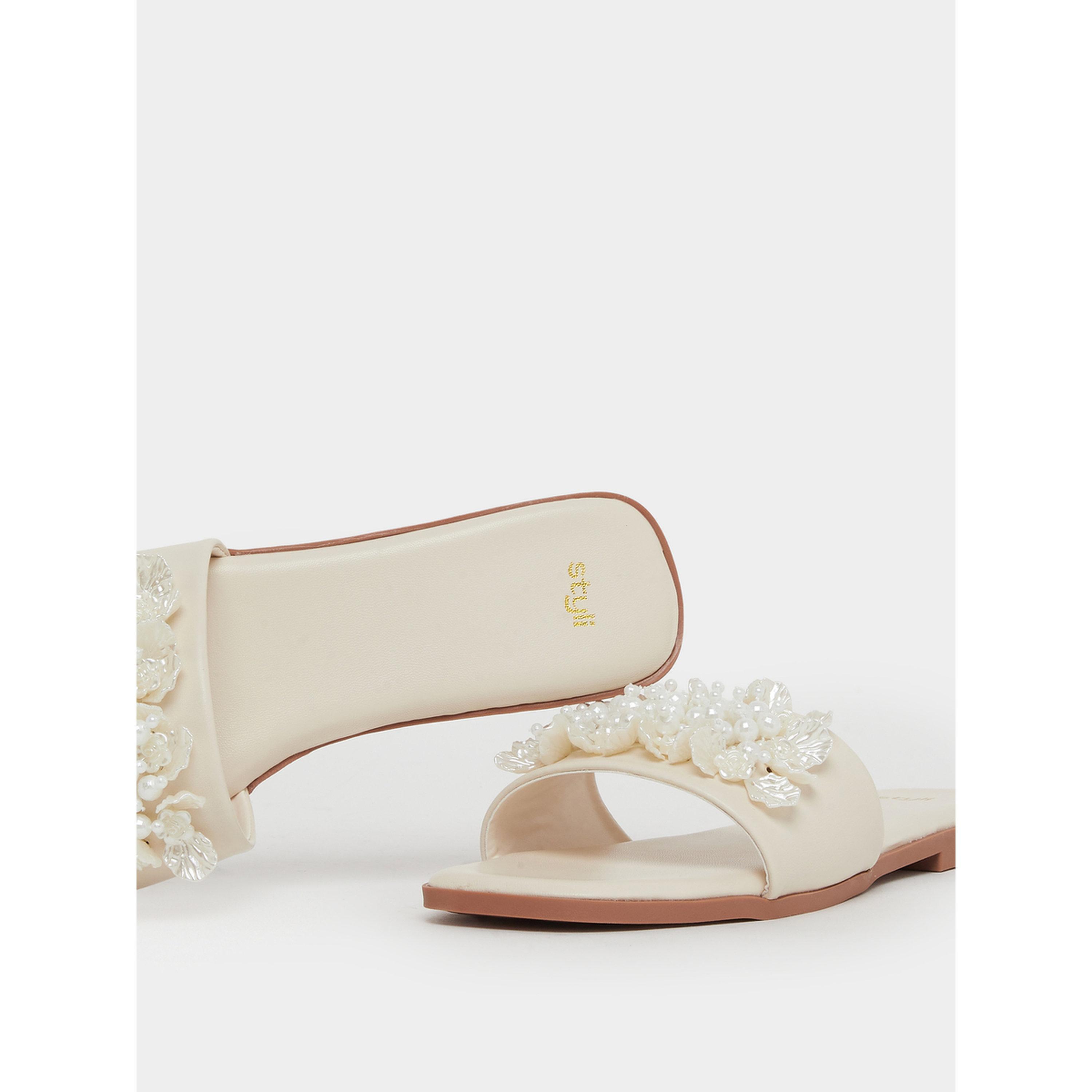 صندل مسطح مزين بلؤلؤ-women-shoes-sandals-flats-image-4