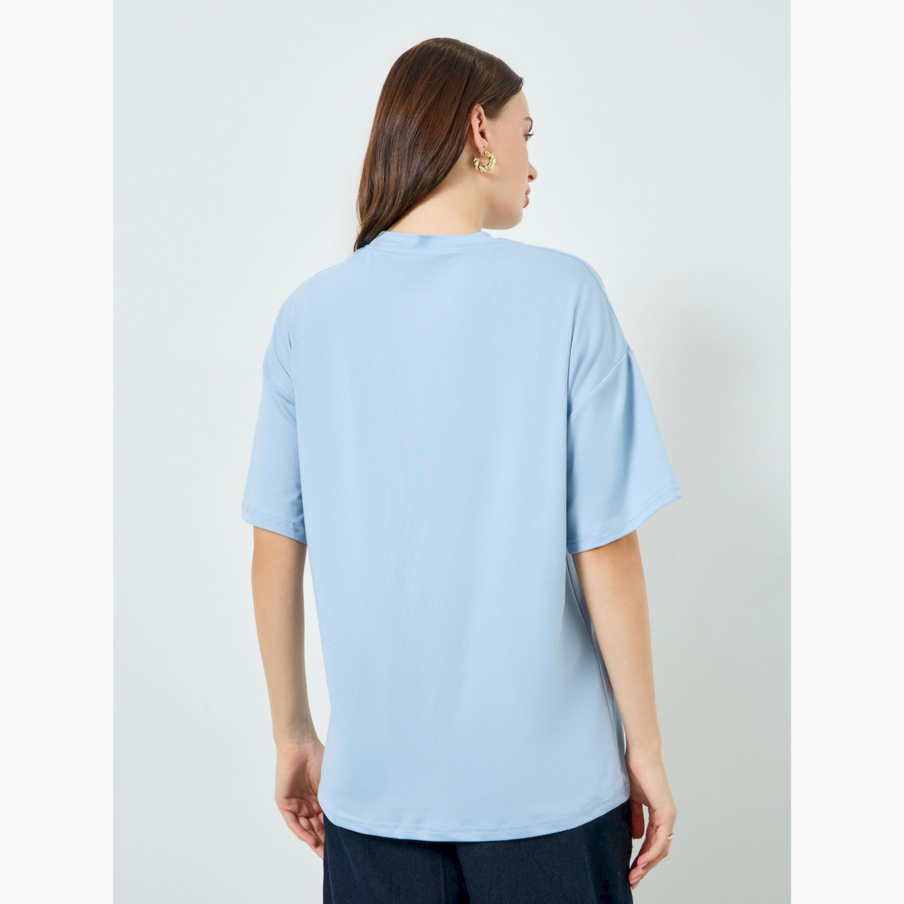تيشيرت بطبعة شعار وقصة واسعة-women-clothing-tshirts-image-3