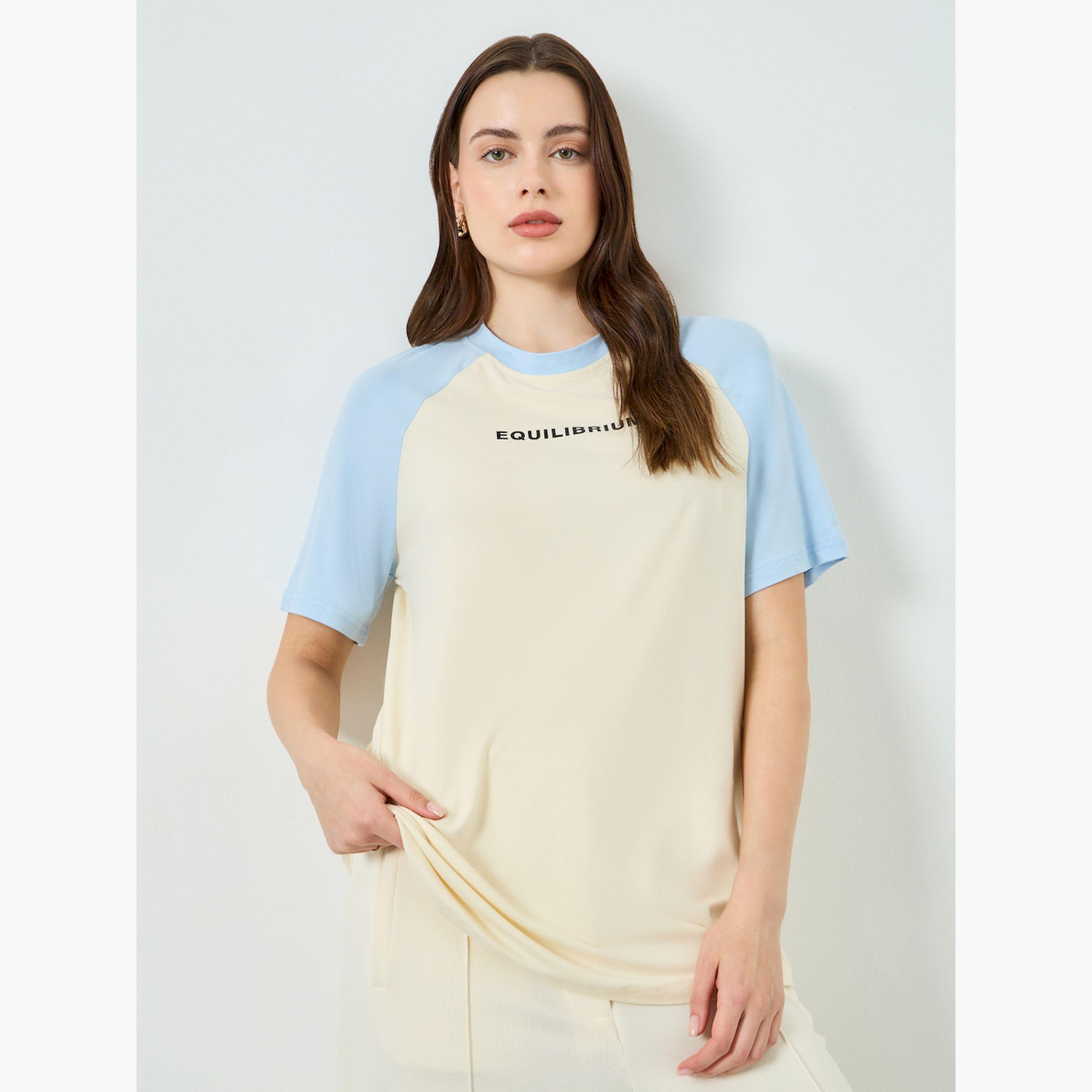 تيشيرت بأكمام ريجلان متباينة وقصة واسعة-women-clothing-tshirts-image-1
