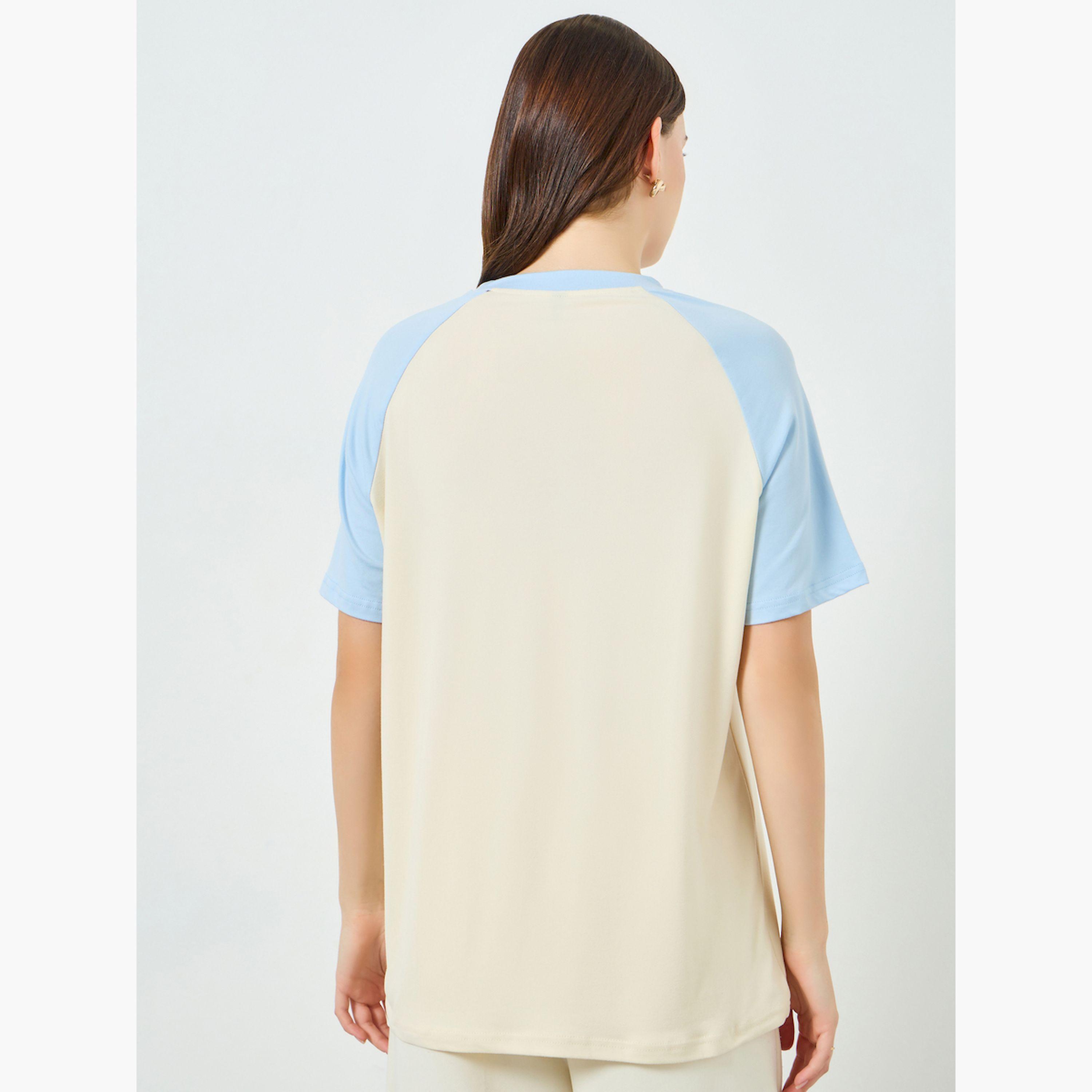 تيشيرت بأكمام ريجلان متباينة وقصة واسعة-women-clothing-tshirts-image-3