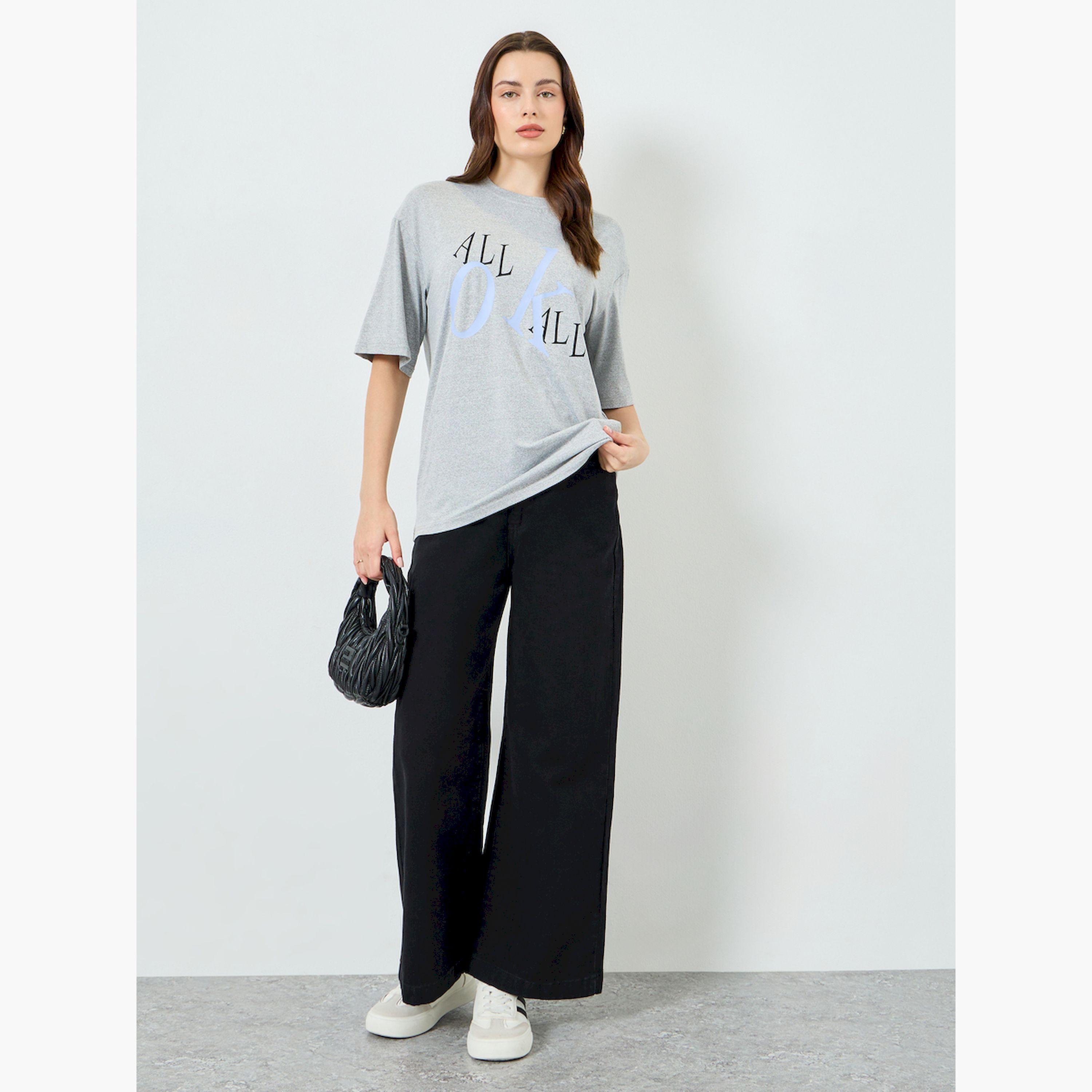 تيشيرت بطبعة شعار وقصة واسعة-women-clothing-tshirts-image-2