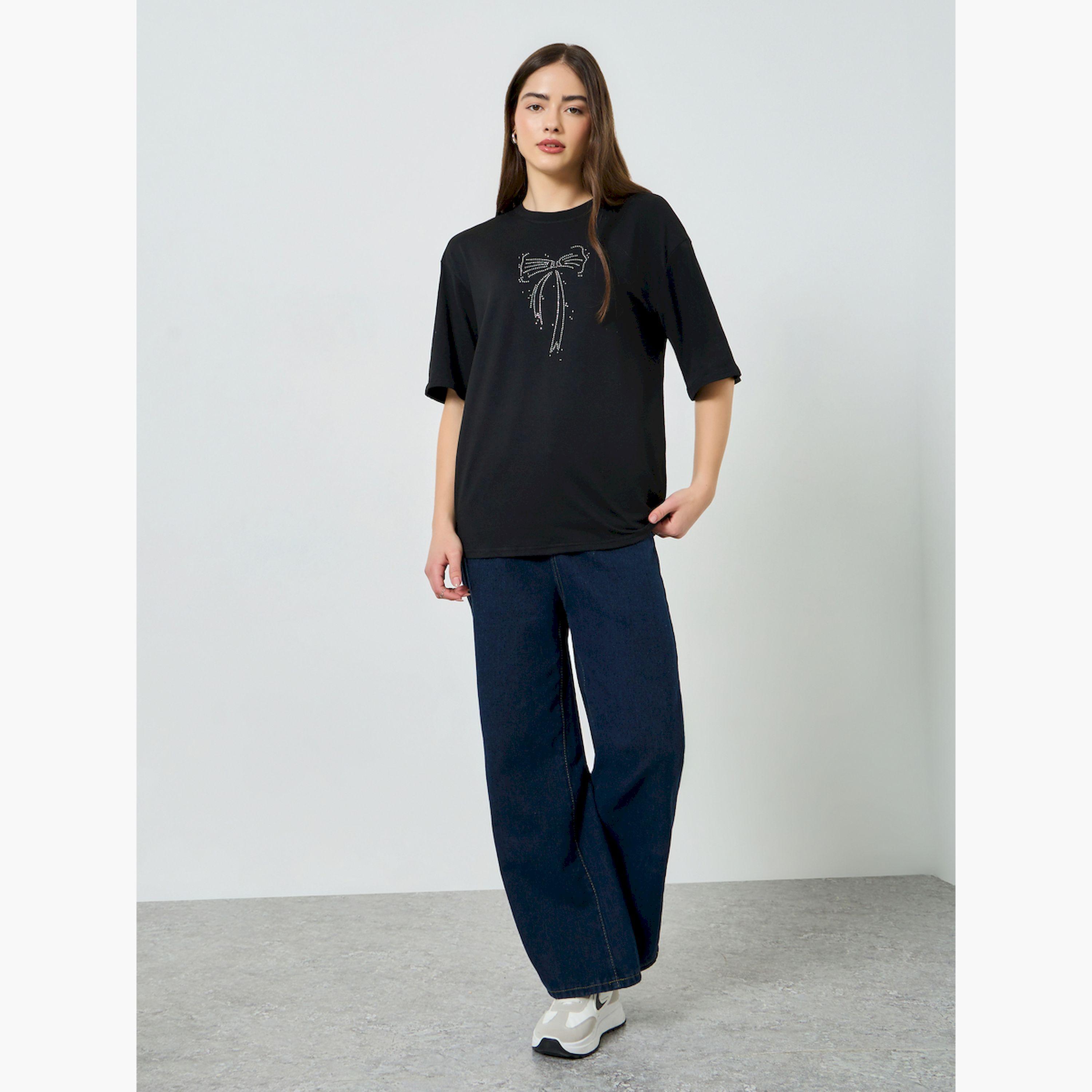 تيشيرت بتفاصيل فيونكة ومسامير وقصة واسعة-women-clothing-tshirts-image-2