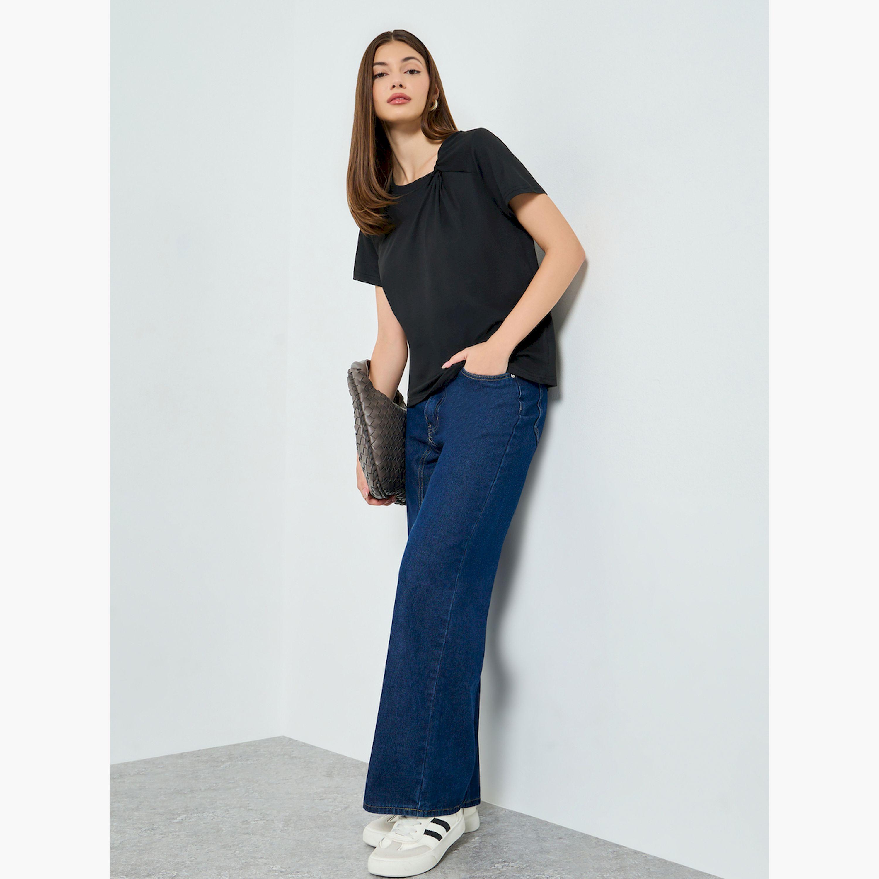 ستايلي - تيشيرت أسود محبوك ياقة غير متماثلة-women-clothing-tshirts-image-2