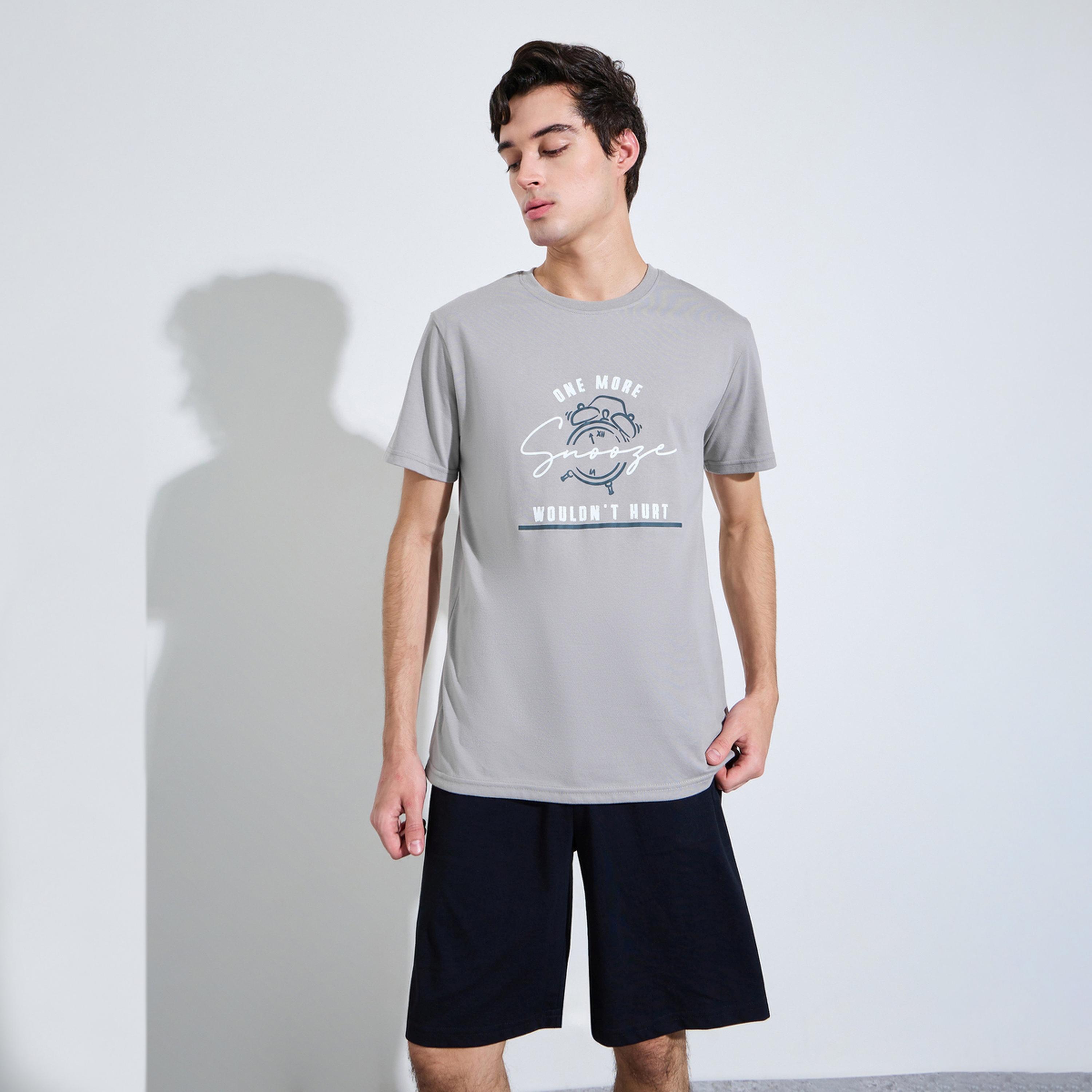 مجموعة من شورت سادة وتيشيرت مطبوع للرجال-men-clothing-nightwear-sets-image-1