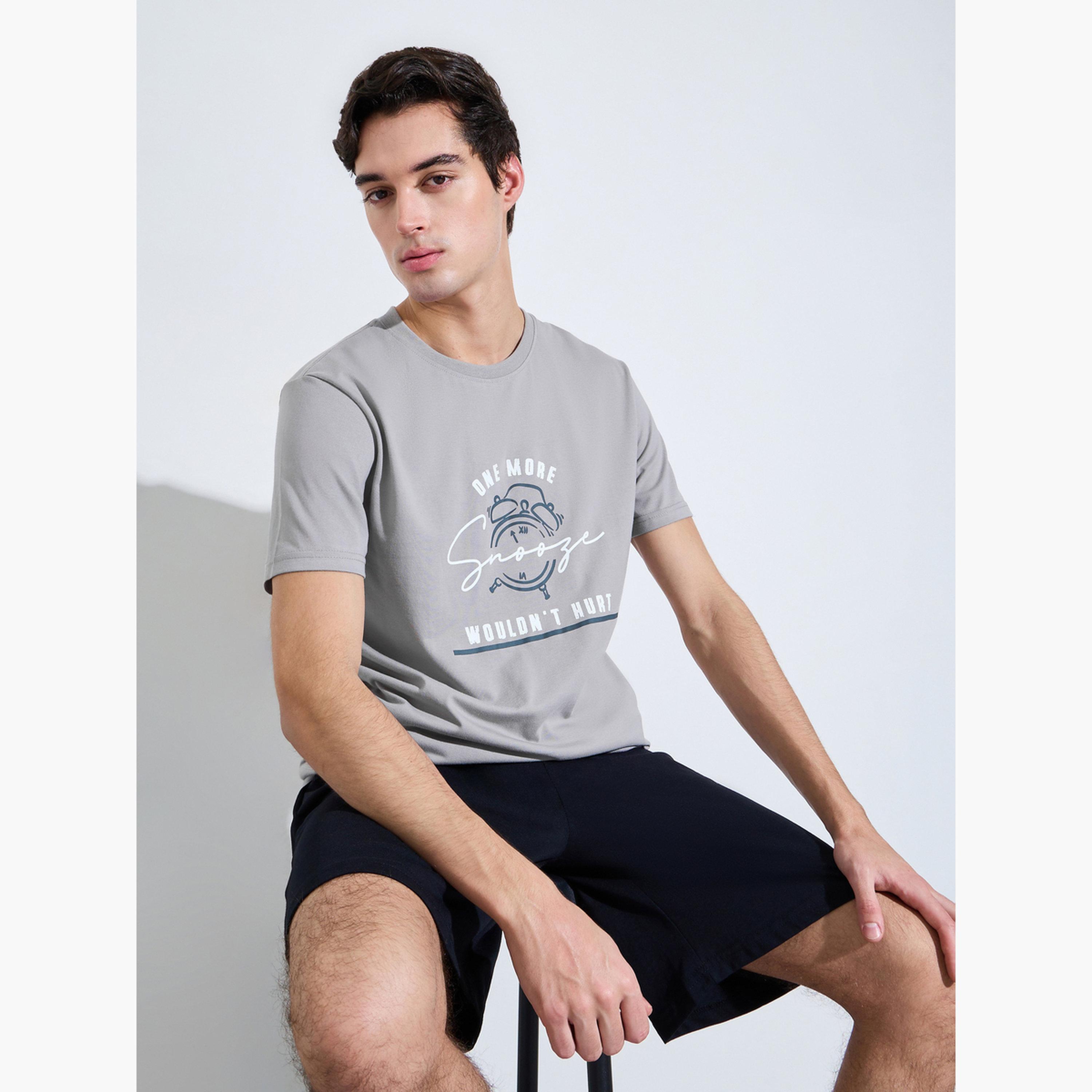 مجموعة من شورت سادة وتيشيرت مطبوع للرجال-men-clothing-nightwear-sets-image-3