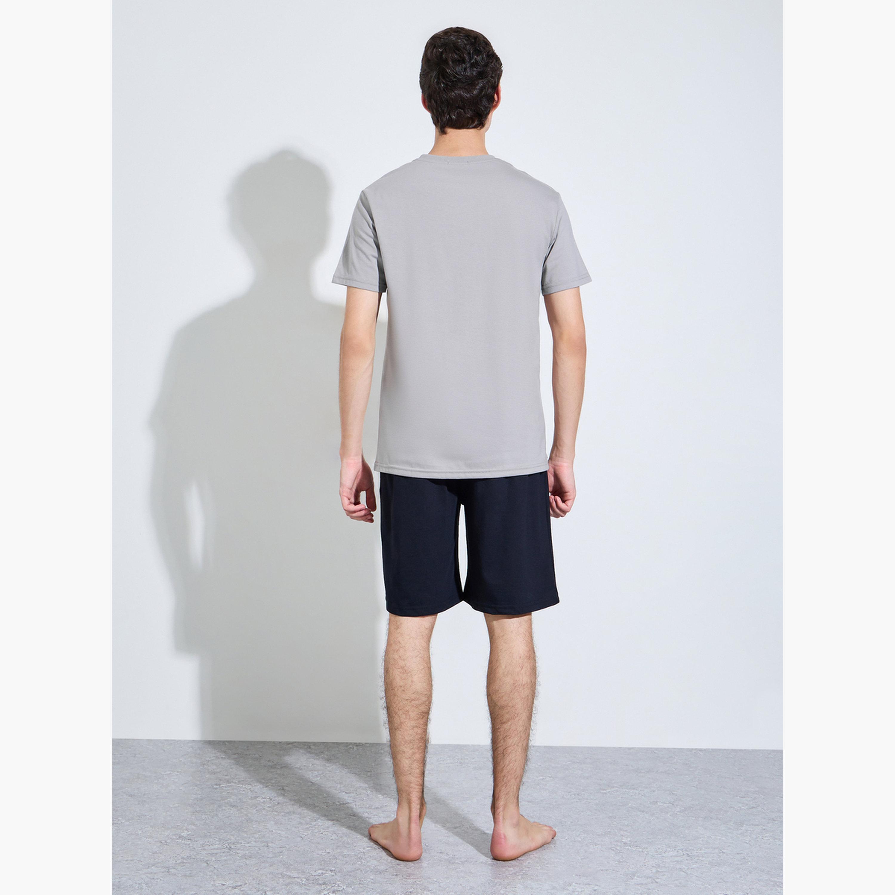مجموعة من شورت سادة وتيشيرت مطبوع للرجال-men-clothing-nightwear-sets-image-4