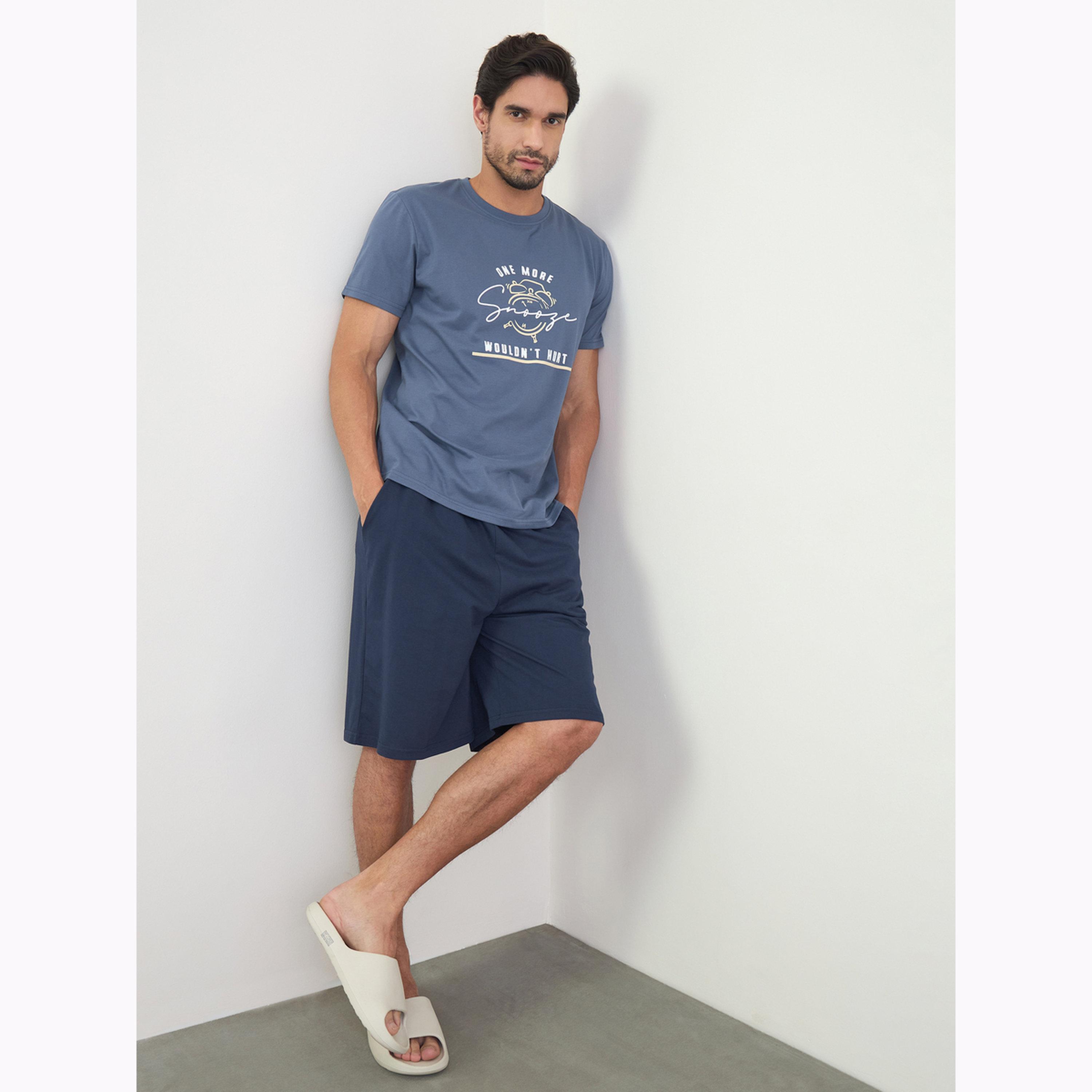 مجموعة من شورت وتيشيرت بطبعة للرجال-men-clothing-nightwear-sets-image-2