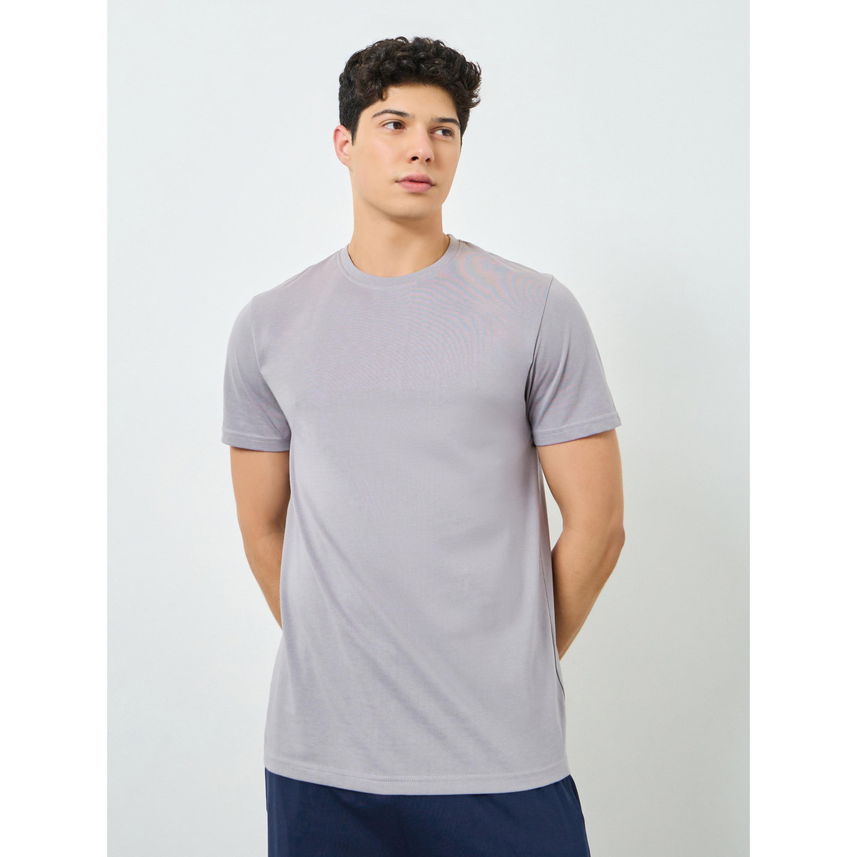 طقم بيجاما من بنطال وتيشيرت بطبعات-men-clothing-nightwear-sets-image-3