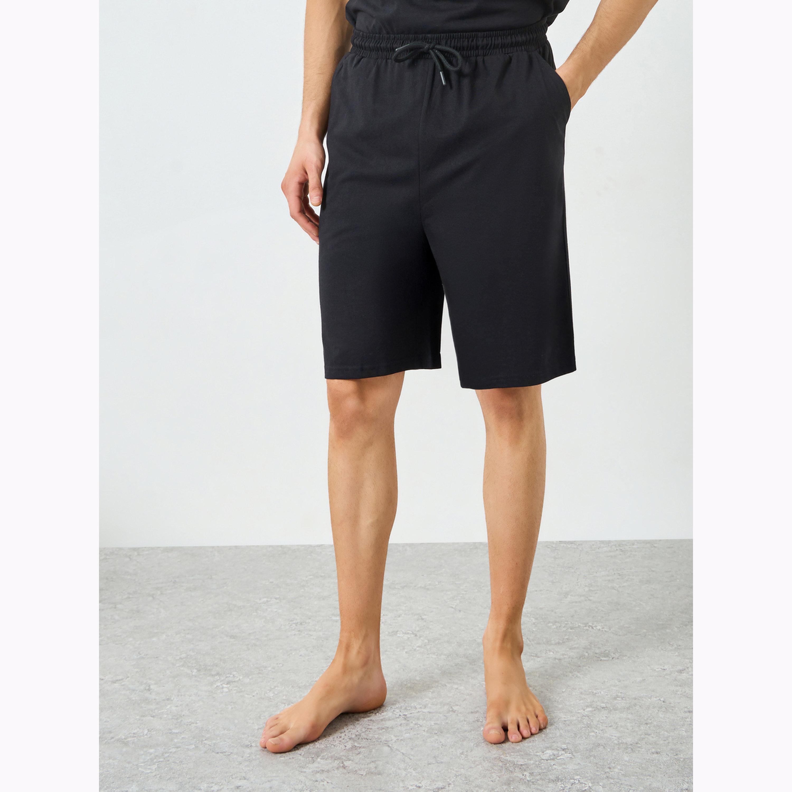 مجموعة من شورت وفيست بأكمام قصيرة وتفاصيل مطرزة للرجال لون أسود-men-clothing-nightwear-sets-image-4