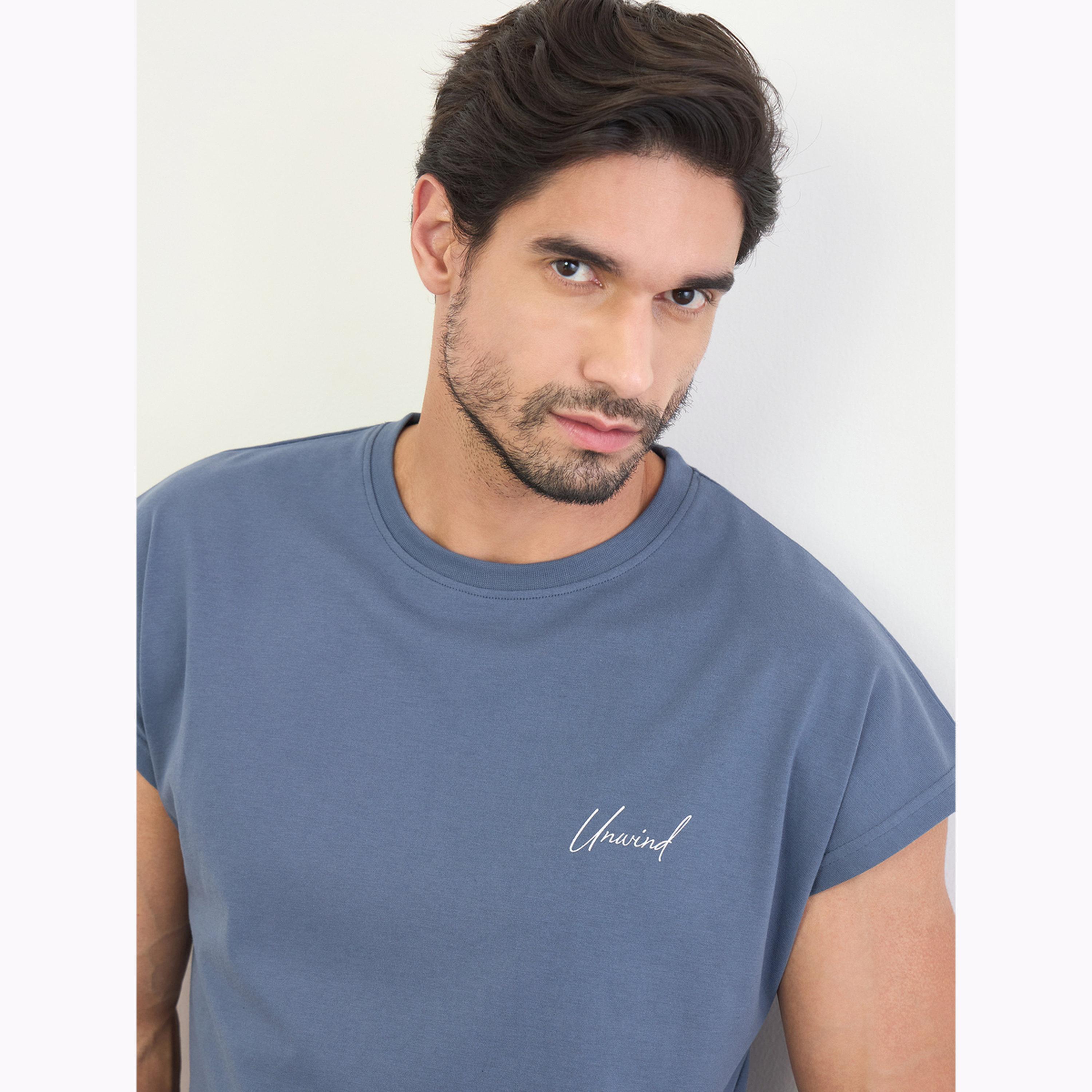 طقم رجالي أزرق مطرز مكون من سترة بدون أكمام وشورت-men-clothing-nightwear-sets-image-3