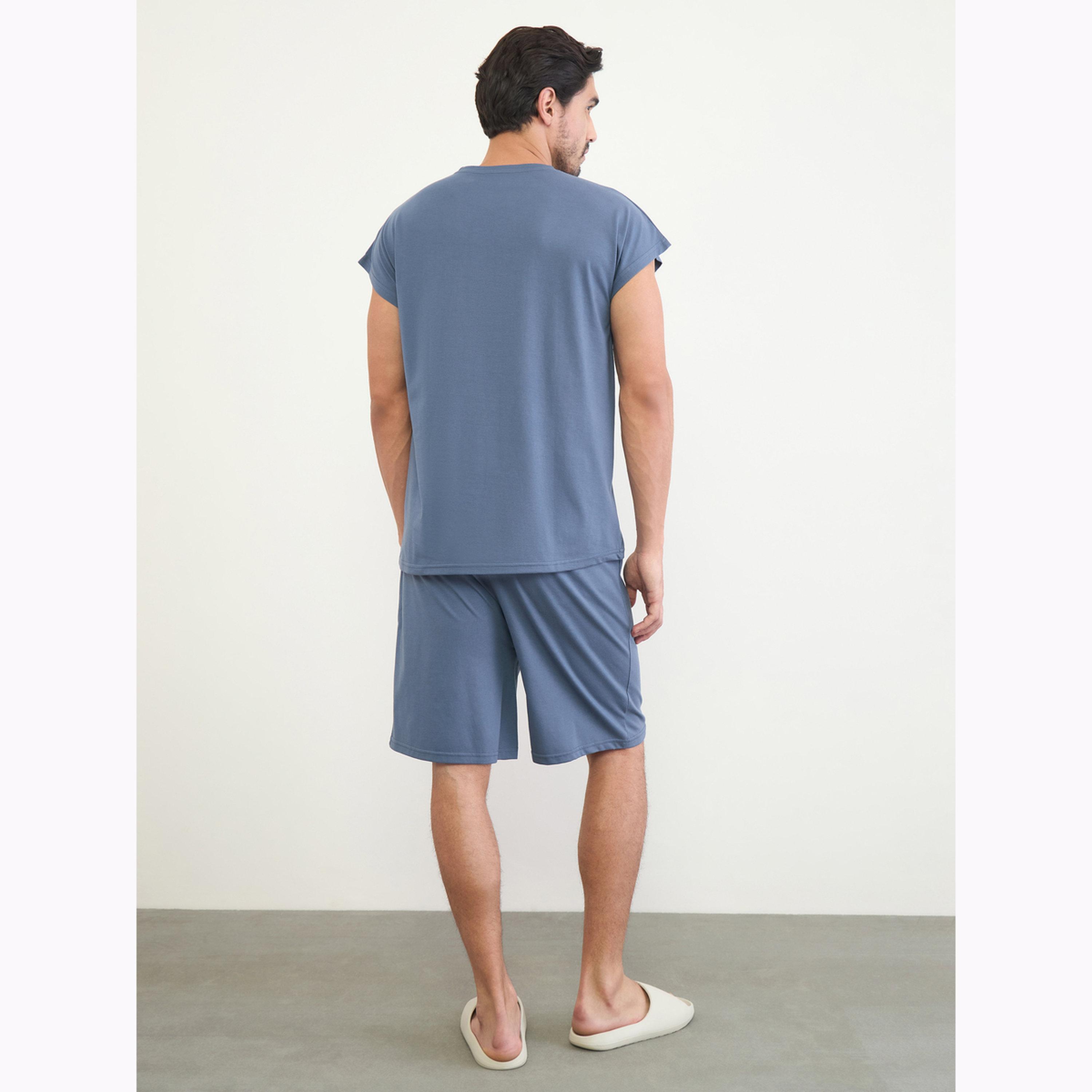 طقم رجالي أزرق مطرز مكون من سترة بدون أكمام وشورت-men-clothing-nightwear-sets-image-4