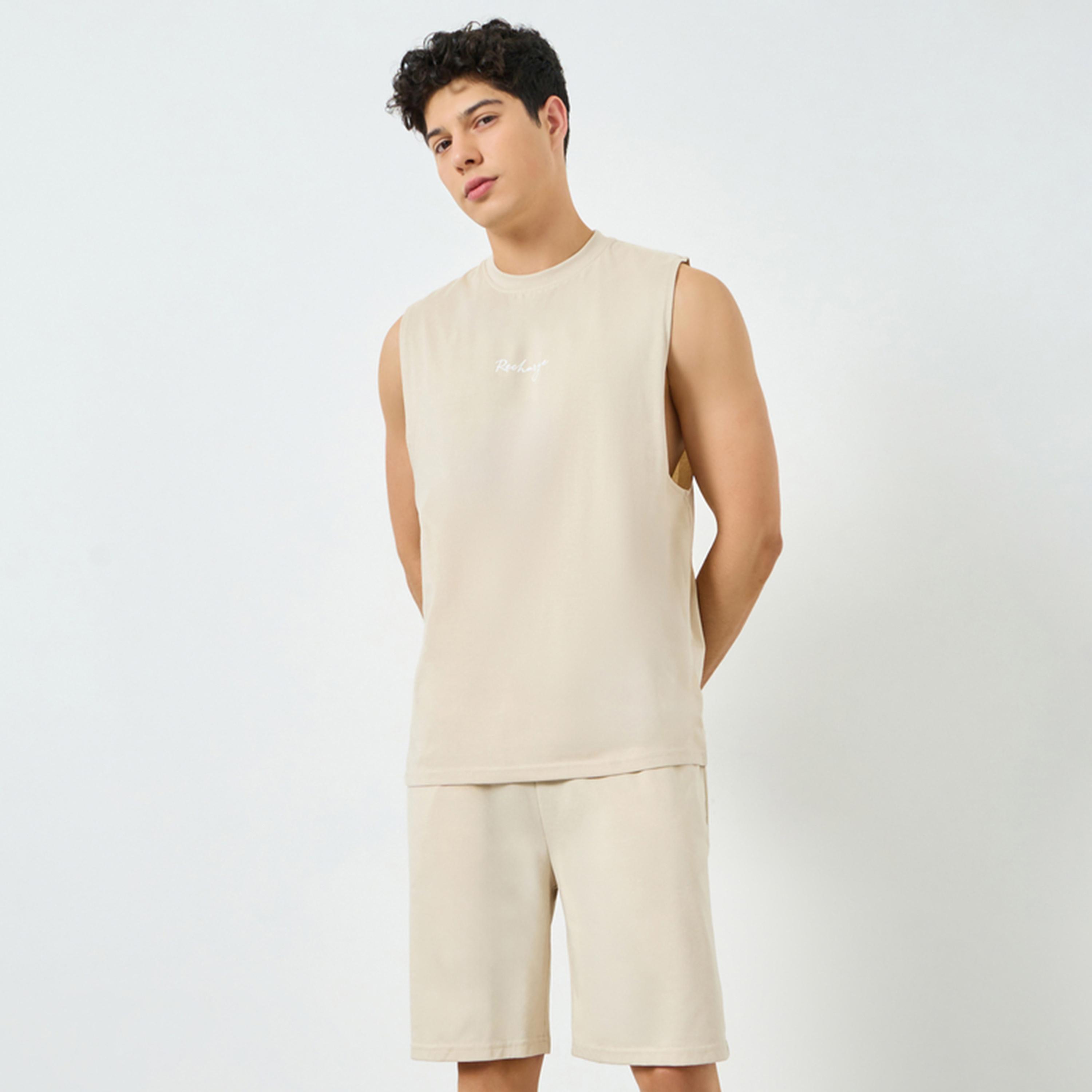 طقم بيجاما من شورت وتيشيرت كت بقصة مريحة-men-clothing-nightwear-sets-image-1