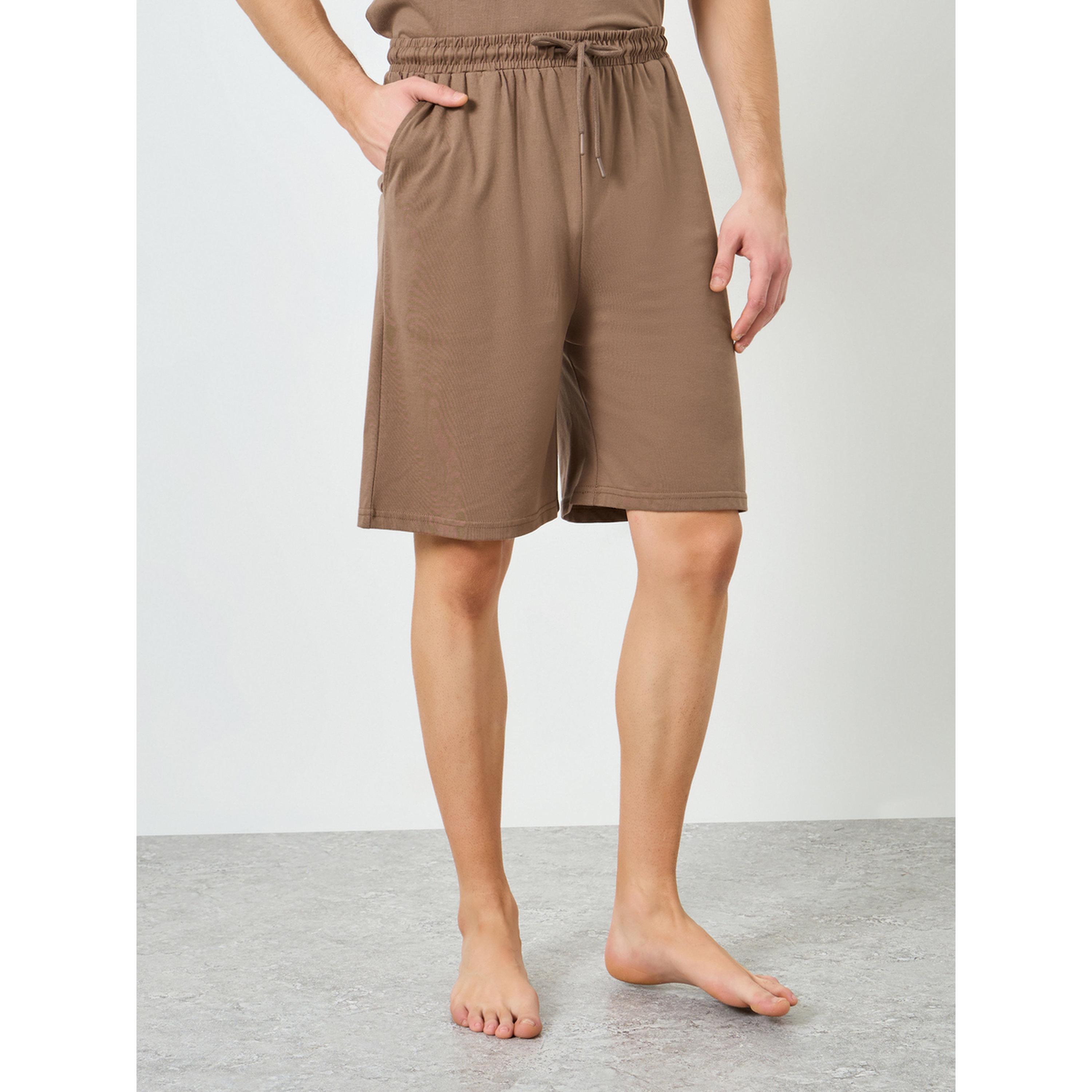 طقم بيجاما من شورت وتيشيرت كت بقصة مريحة-men-clothing-nightwear-sets-image-5