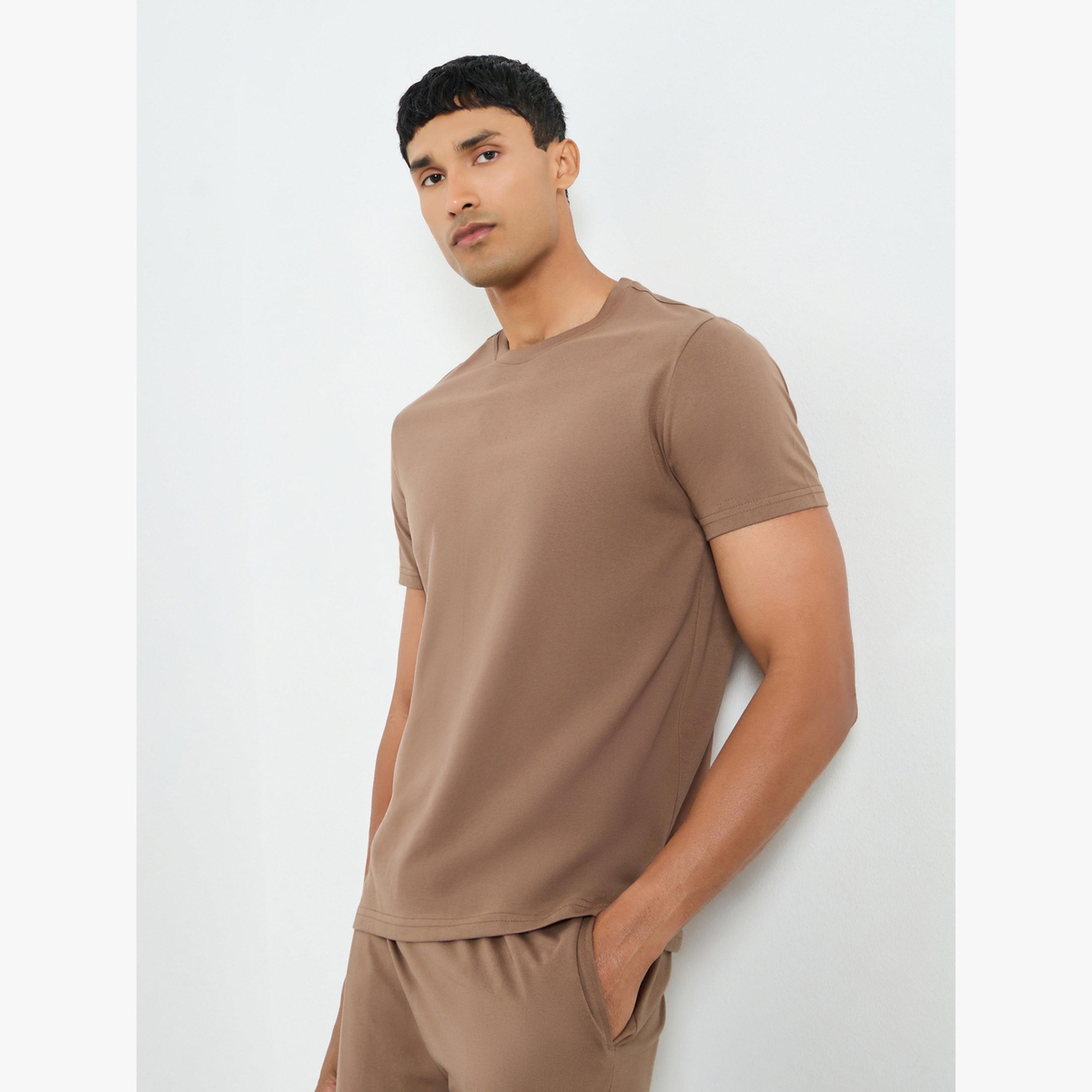 طقم بيجاما من بنطال وتيشيرت بأكمام قصيرة-men-clothing-nightwear-sets-image-2