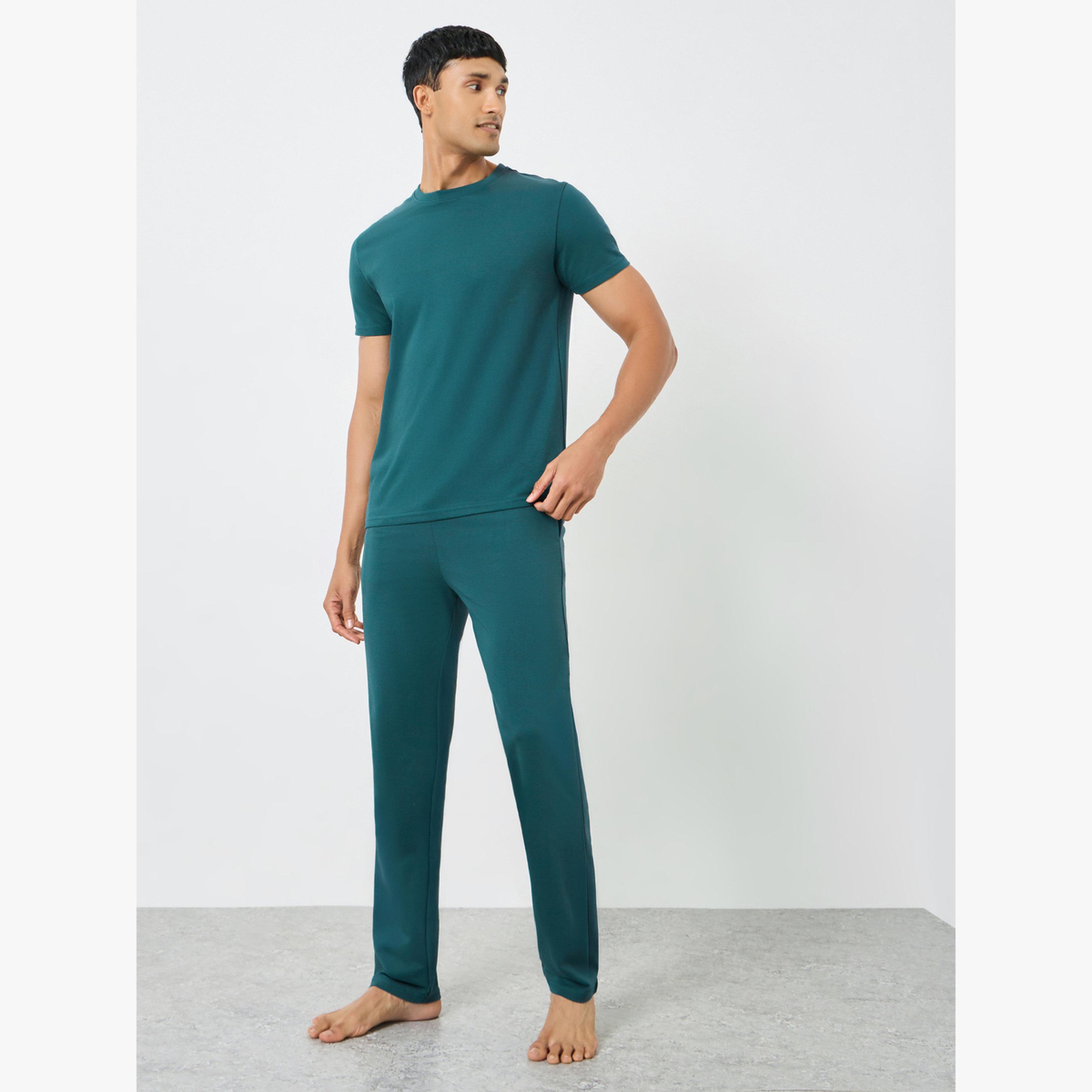 طقم بيجاما من بنطال وتيشيرت بأكمام قصيرة-men-clothing-nightwear-sets-image-1