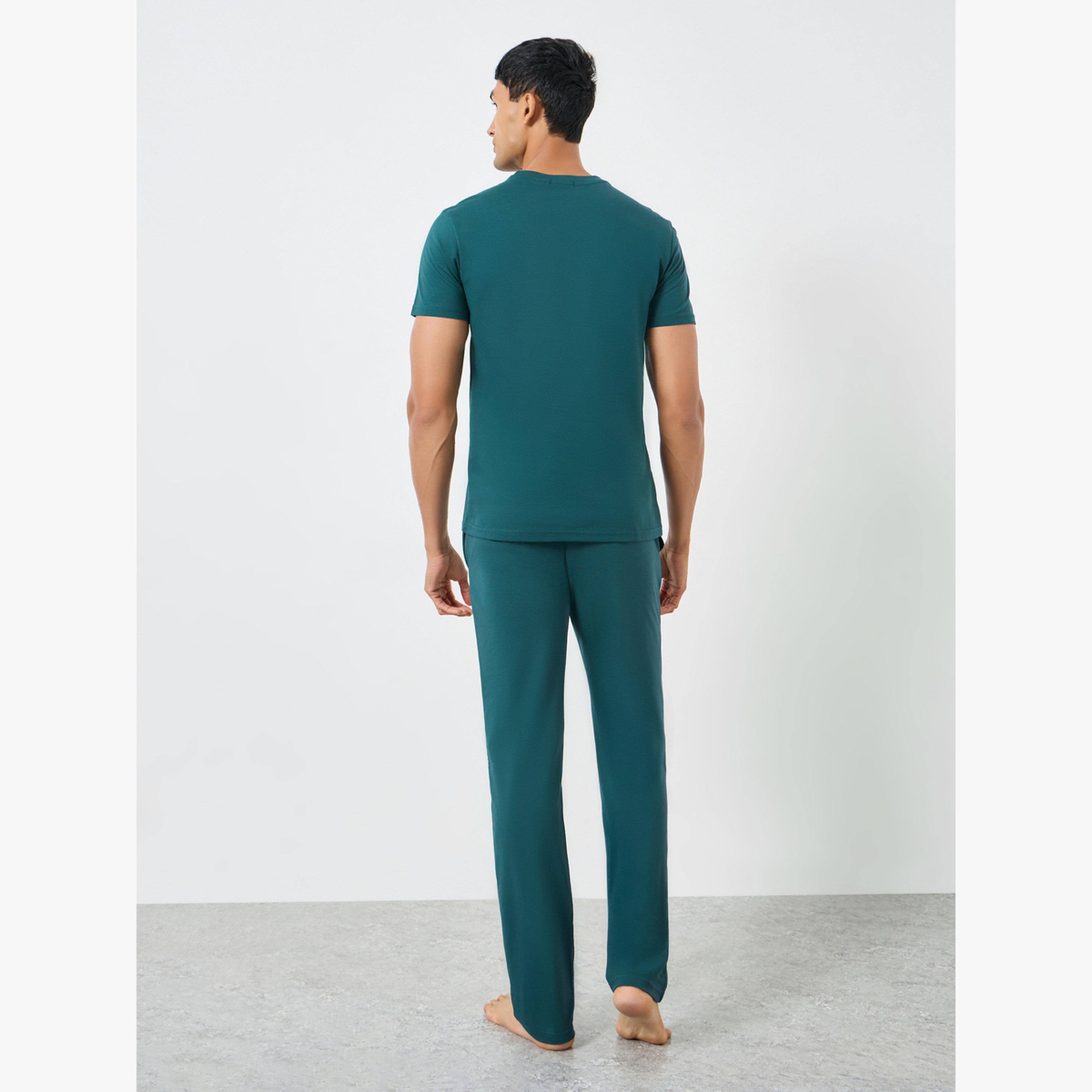 طقم بيجاما من بنطال وتيشيرت بأكمام قصيرة-men-clothing-nightwear-sets-image-3
