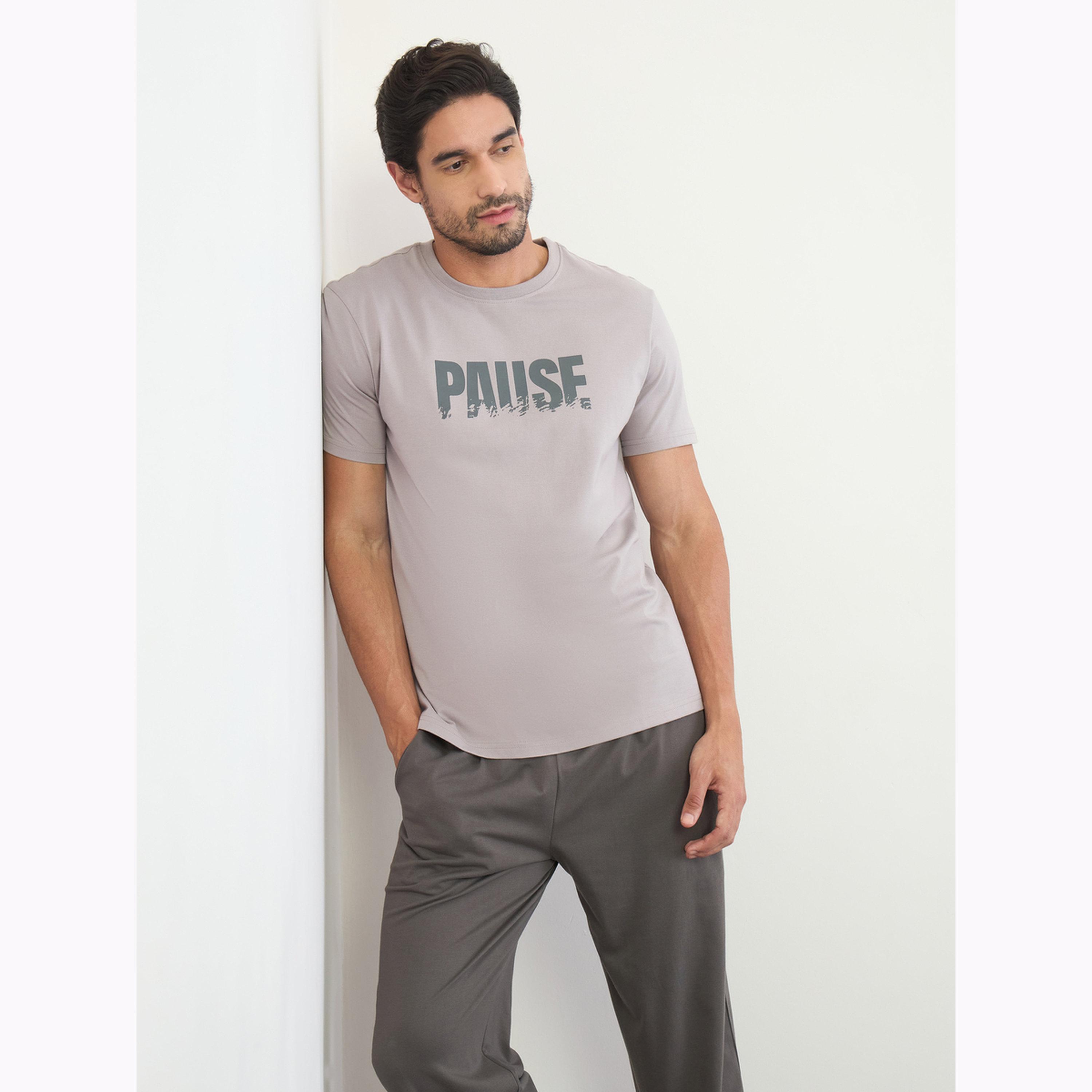 طقم رجالي رمادي مكون من تيشيرت وبنطال بيجاما بطبعة جرافيك-men-clothing-nightwear-sets-image-2
