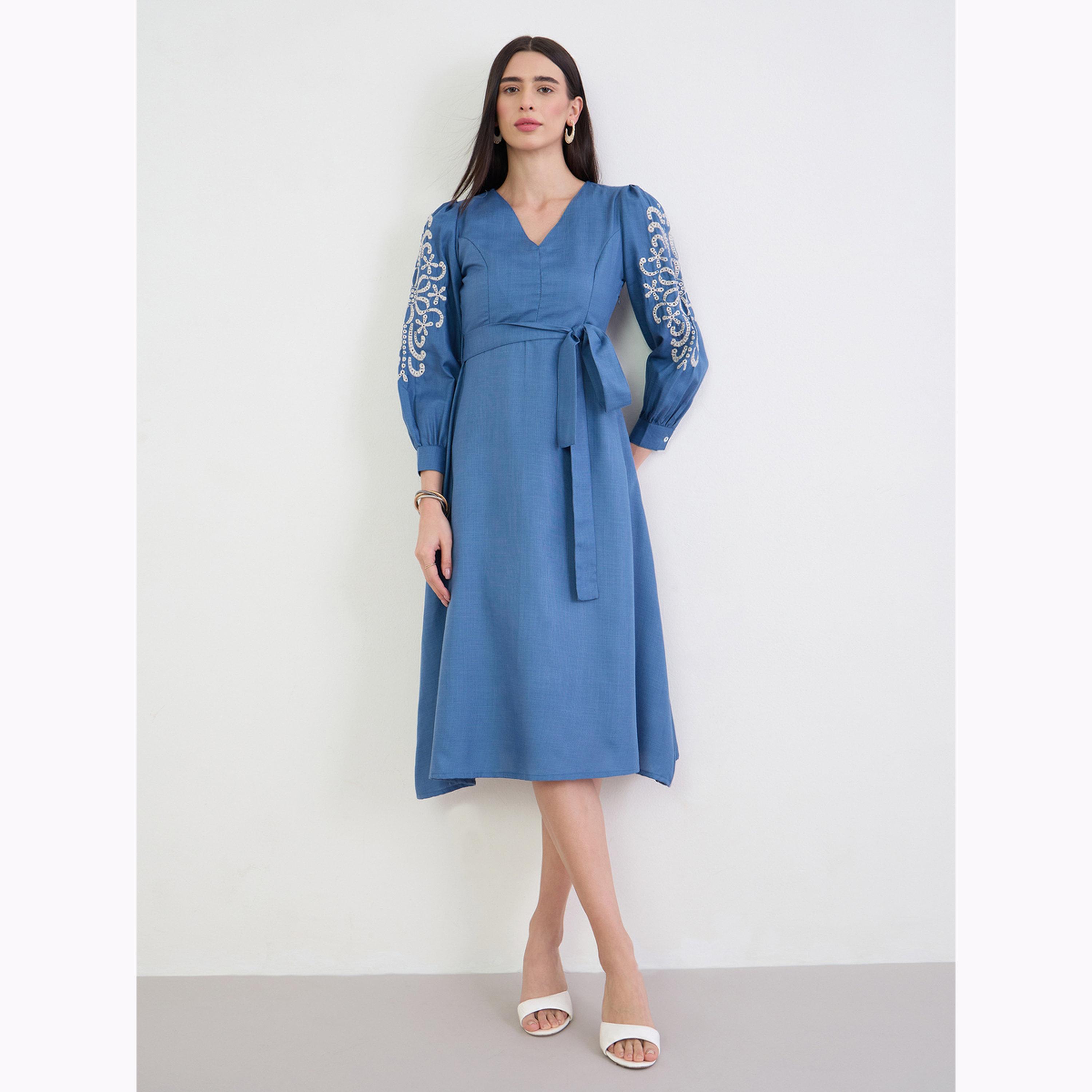 فستان ميدي بحافة واسعة وأكمام مطرزة-women-clothing-dresses-image-1