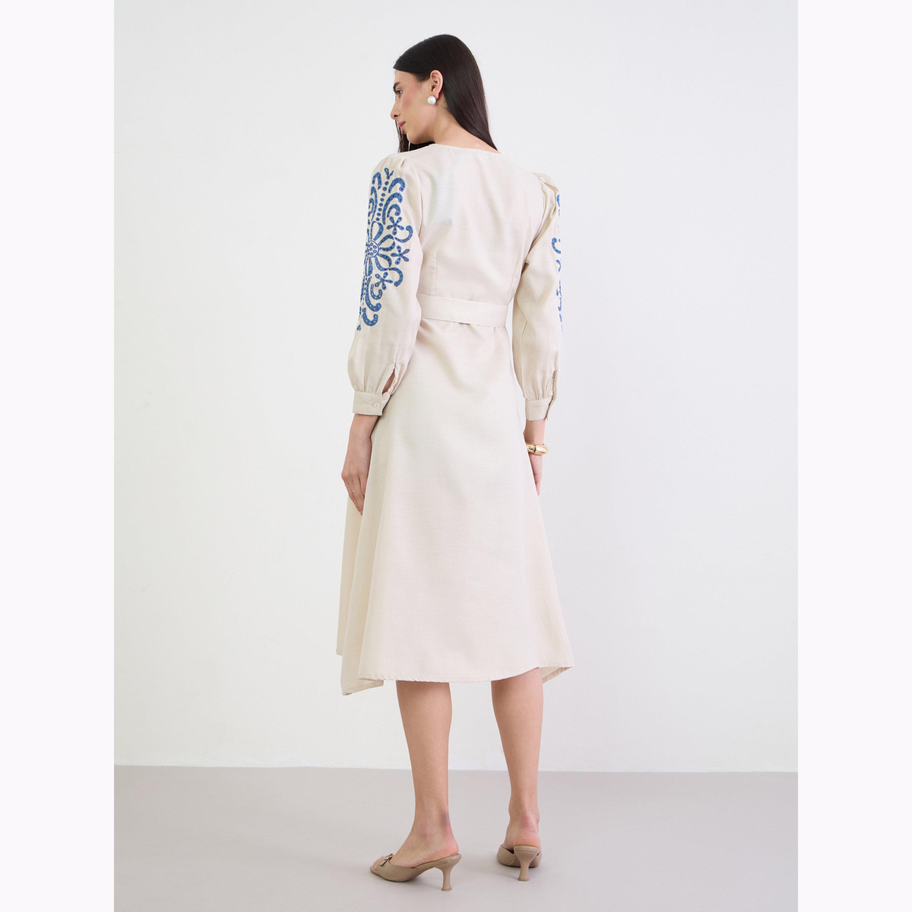 فستان ميدي بحافة واسعة وأكمام مطرزة-women-clothing-dresses-image-4
