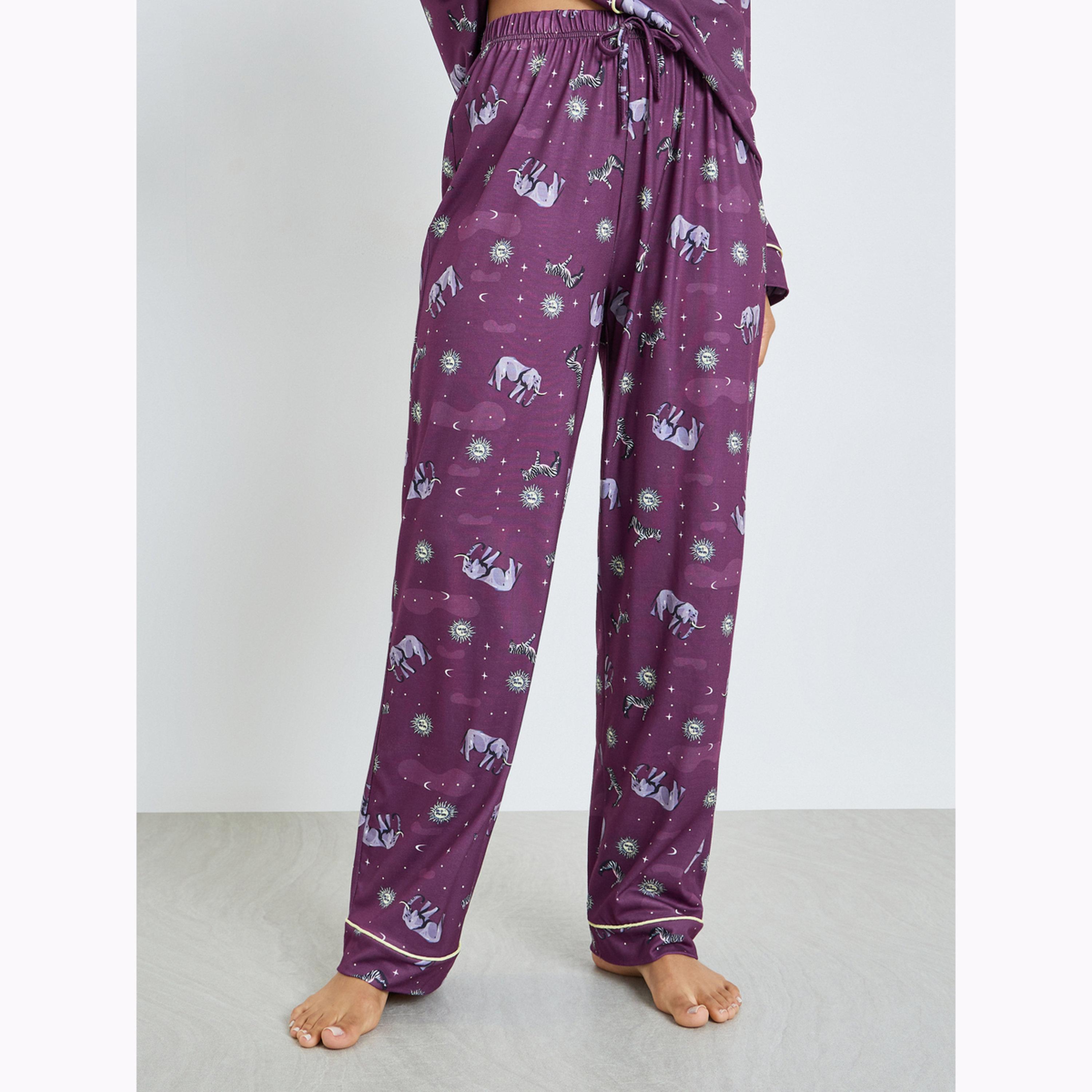 طقم بيجاما من بنطال وبلوزة بأزرار ودرزات متباينة بطبعة فيل-women-clothing-nightwear-pyjamas-longsets-image-4