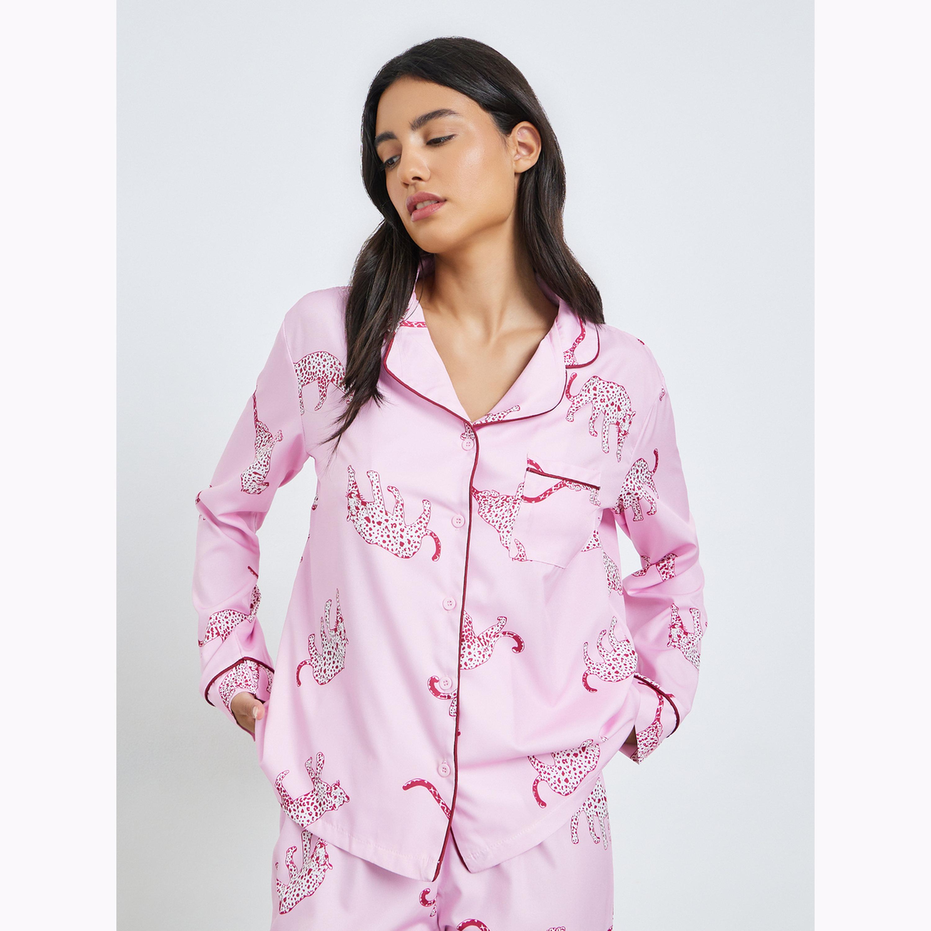 طقم بيجاما من بنطال وبلوزة بأكمام طويلة بطبعة فهد-women-clothing-nightwear-pyjamas-longsets-image-2