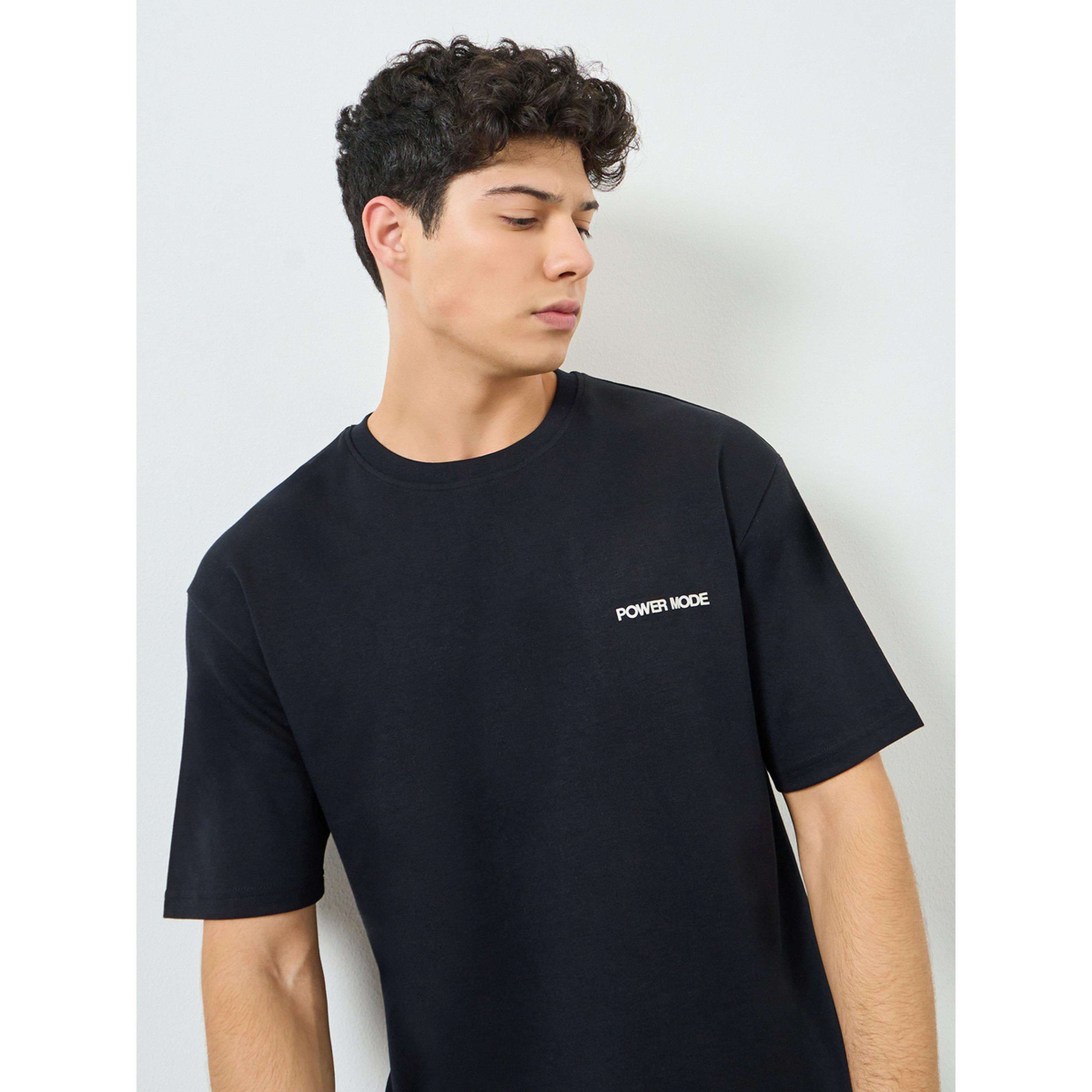 تيشيرت واسع بطبعة صغيرة-men-clothing-sportswearandactivewear-tshirtsandpolos-image-3