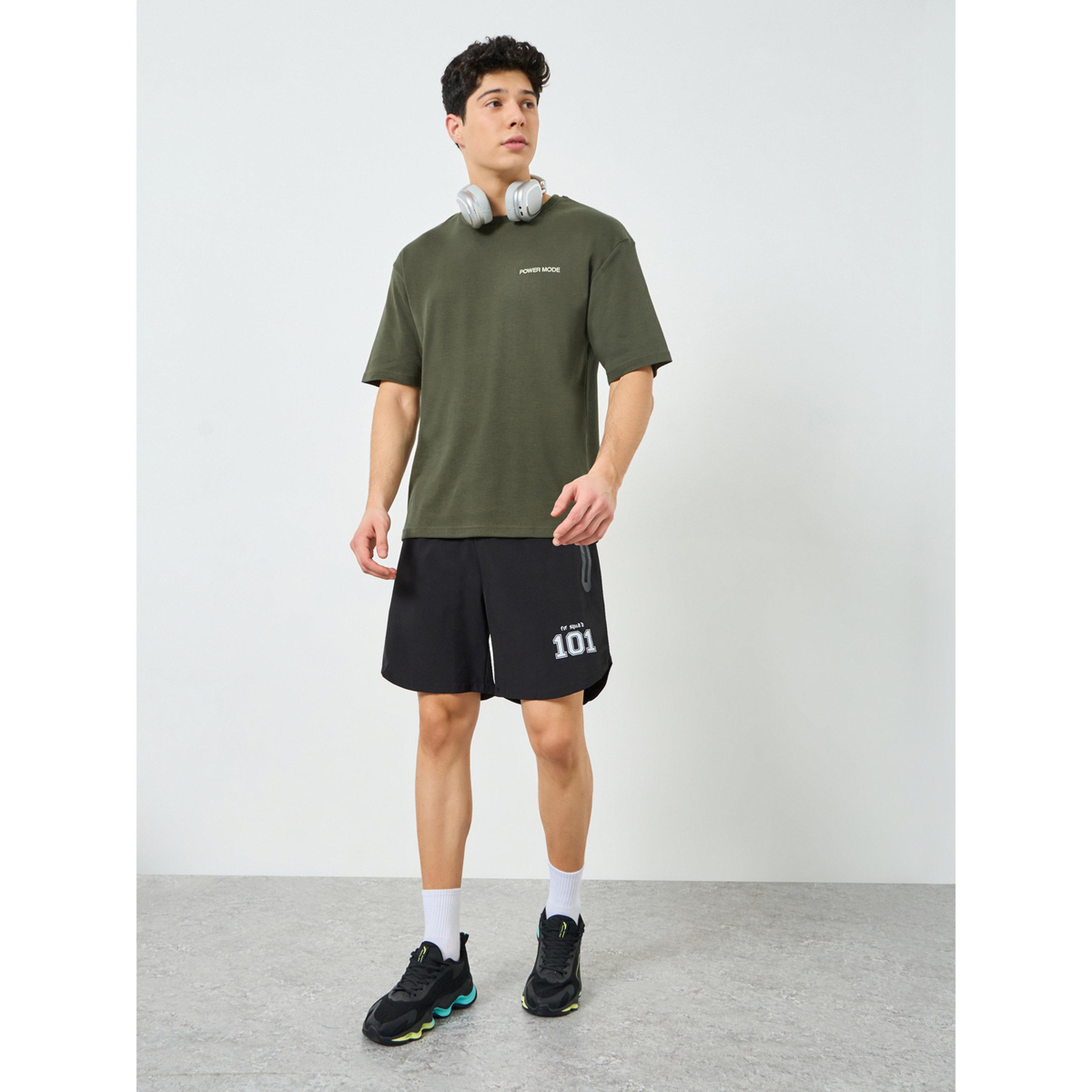 تيشيرت واسع بطبعة صغيرة-men-clothing-sportswearandactivewear-tshirtsandpolos-image-2
