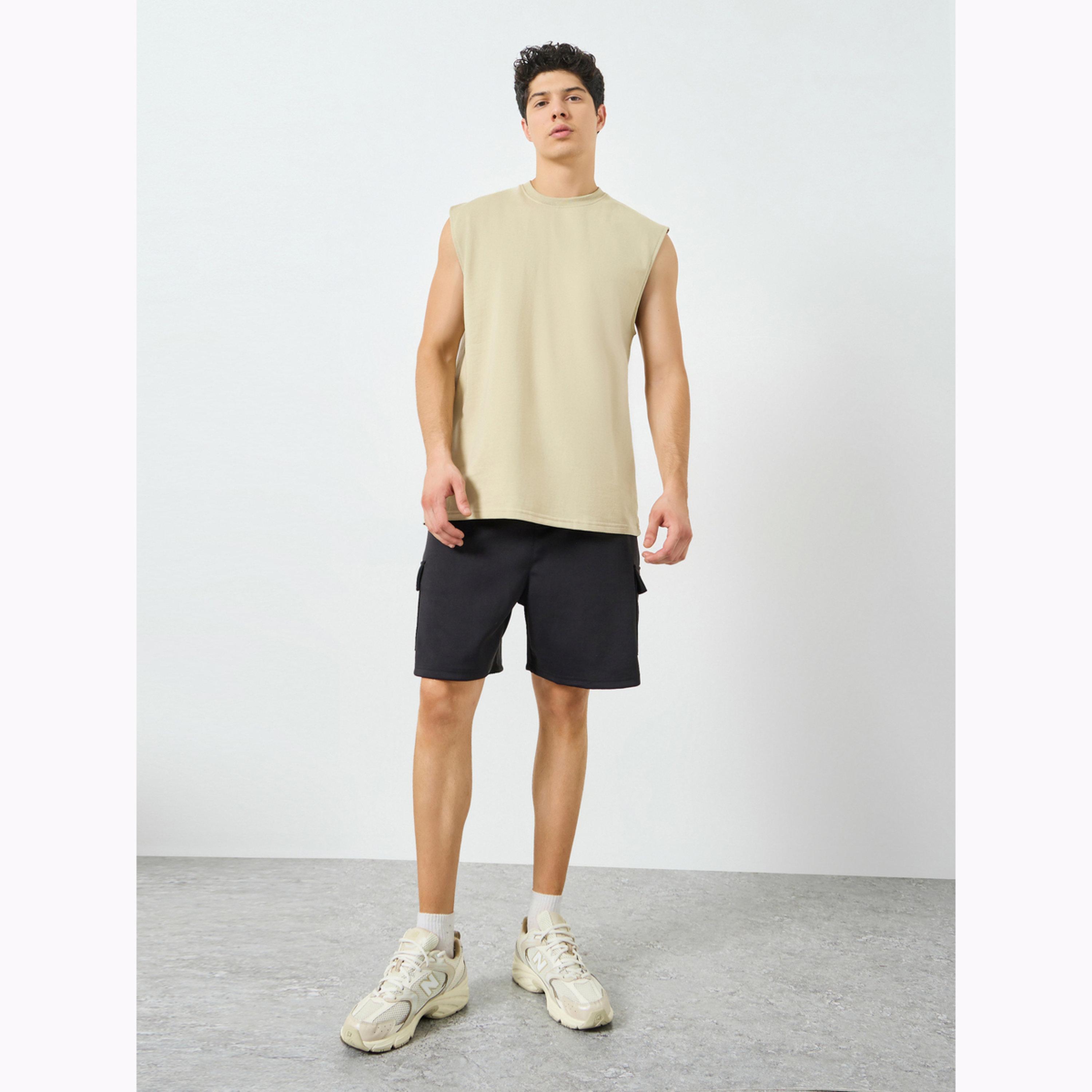 بلوزة تانك واسع بطبعة جرافيك للرجال-men-clothing-tshirtsandpolos-vests-image-2