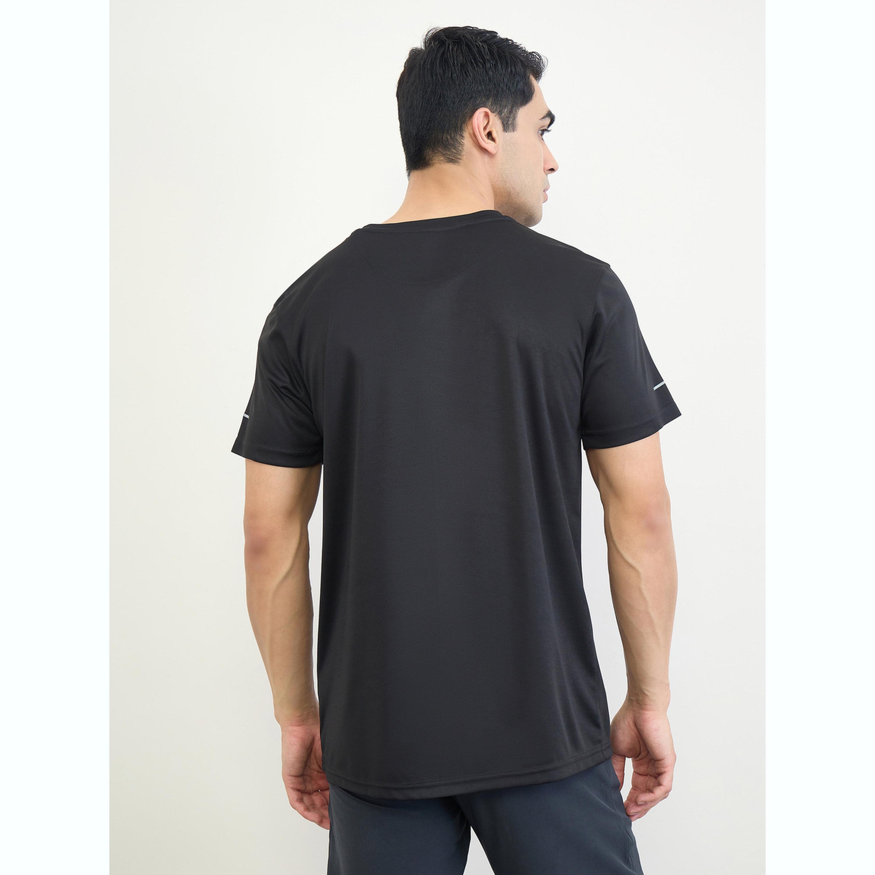 تيشيرت رياضي بقصة عادية وتفاصيل عاكسة-men-clothing-sportswearandactivewear-tshirtsandpolos-image-4