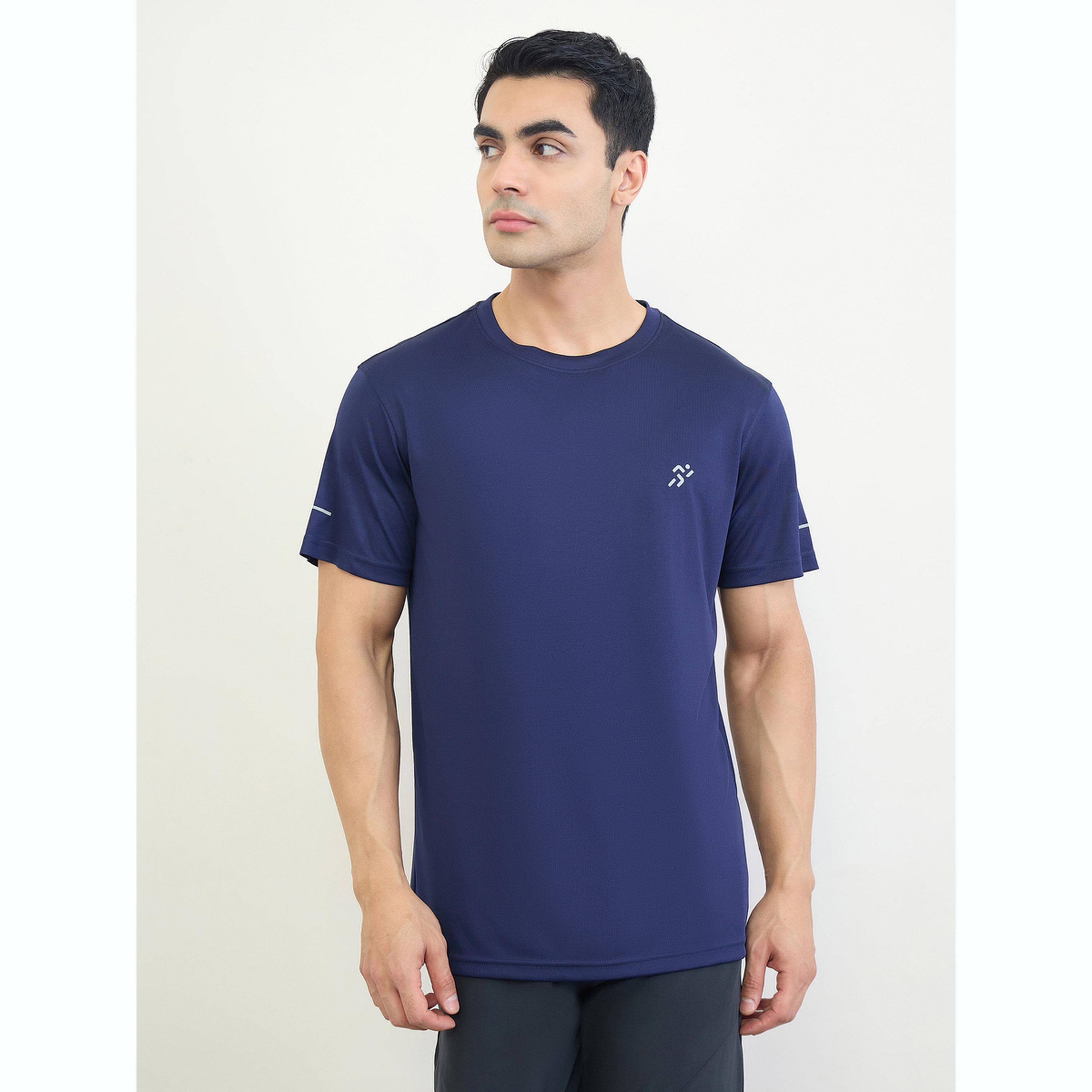 تيشيرت رياضي بقصة عادية وتفاصيل عاكسة-men-clothing-sportswearandactivewear-tshirtsandpolos-image-1