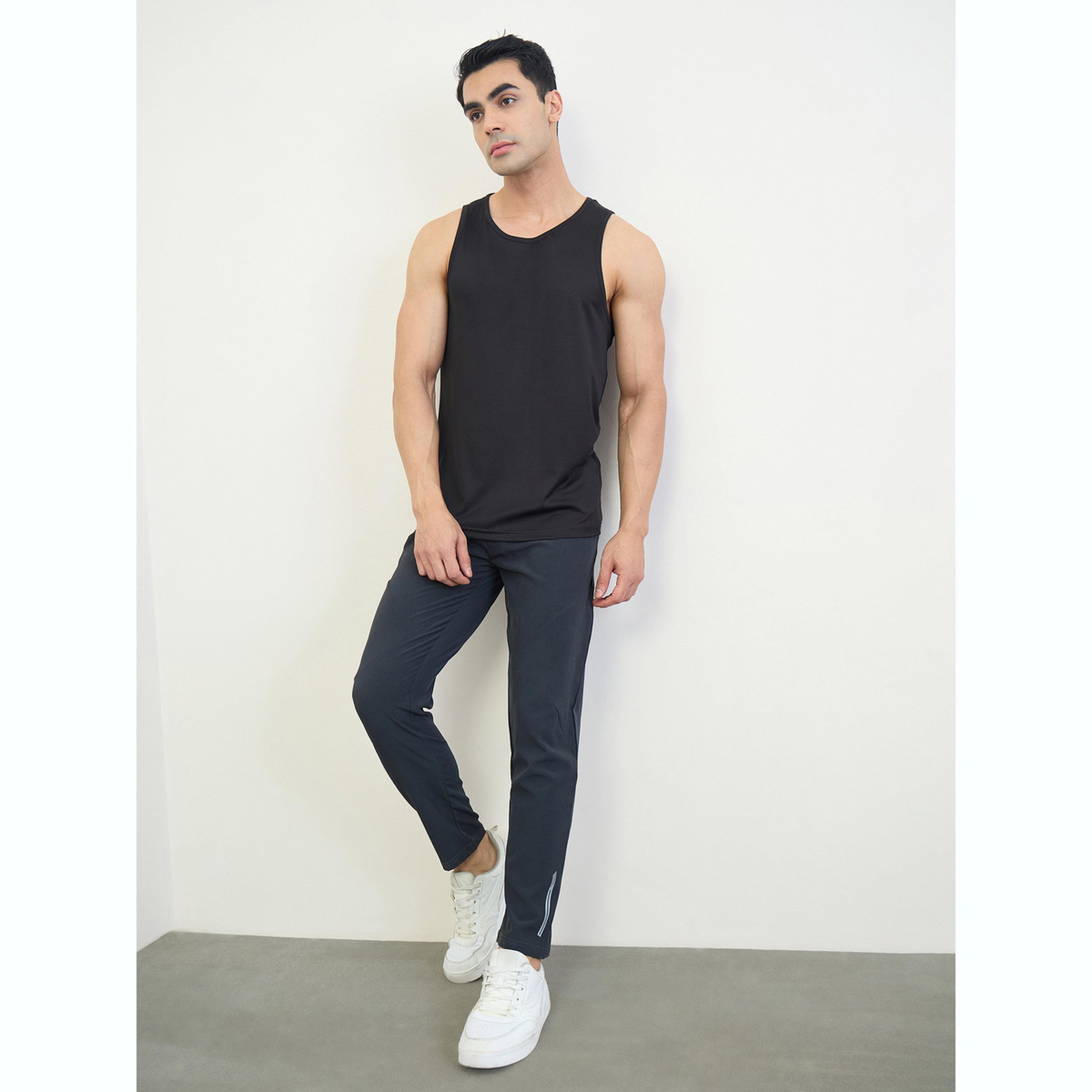 تيشيرت رياضي بدون أكمام بقصة عادية وطبعة خلفية-men-clothing-sportswearandactivewear-tshirtsandpolos-image-2