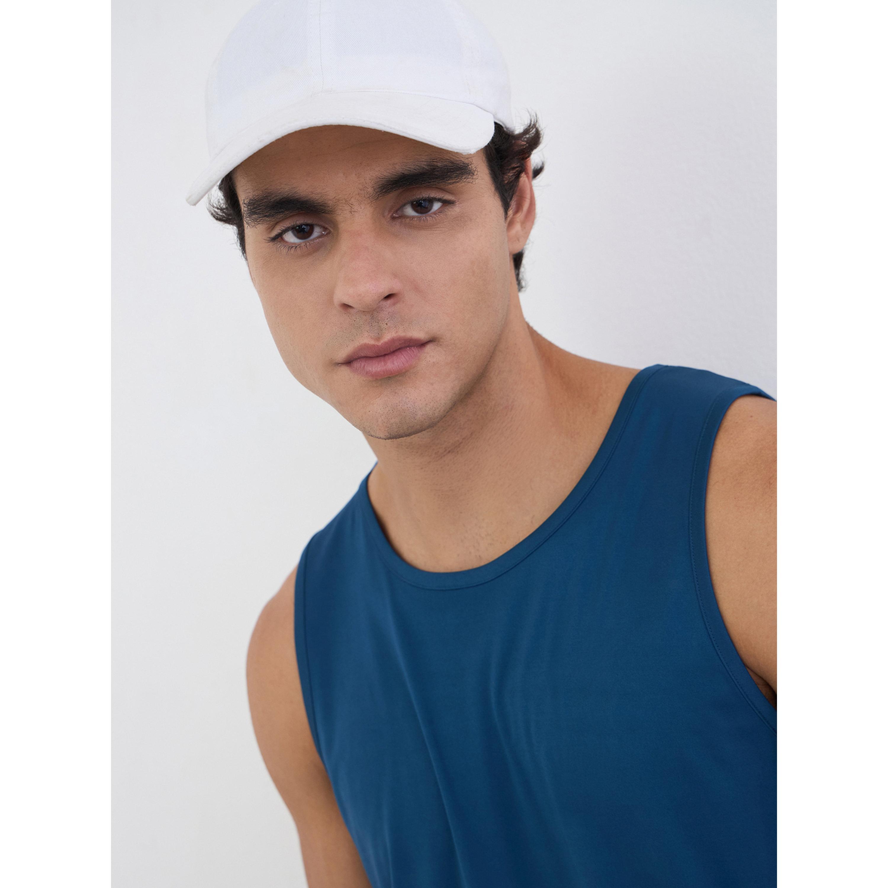 تانك رياضي بظهر ريسر وطبعة خلفية-men-clothing-sportswearandactivewear-tshirtsandpolos-image-4