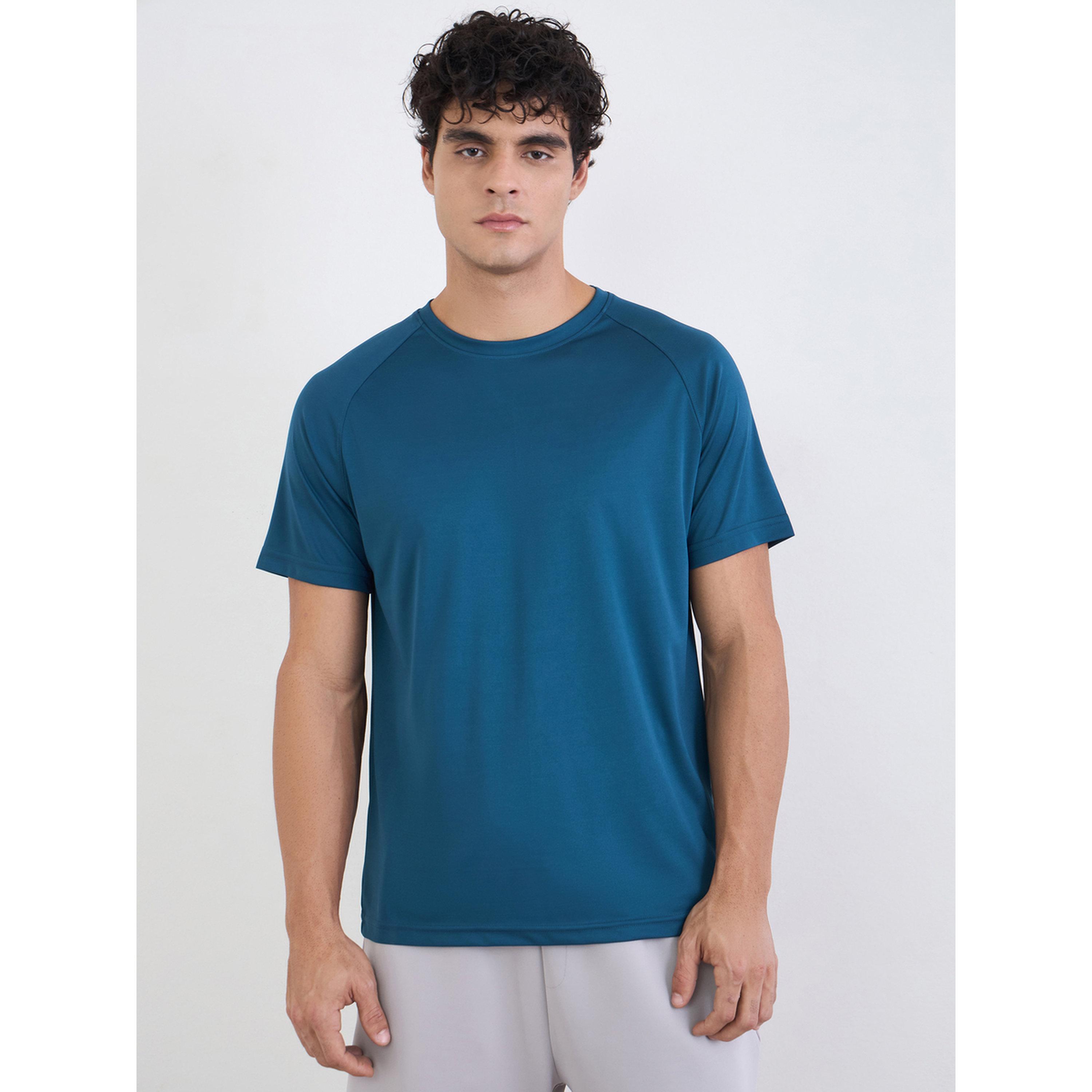 Styli Men Back Reflective Print Raglan Sleeve Active T-Shirt-men-clothing-sportswearandactivewear-tshirtsandpolos-image-1