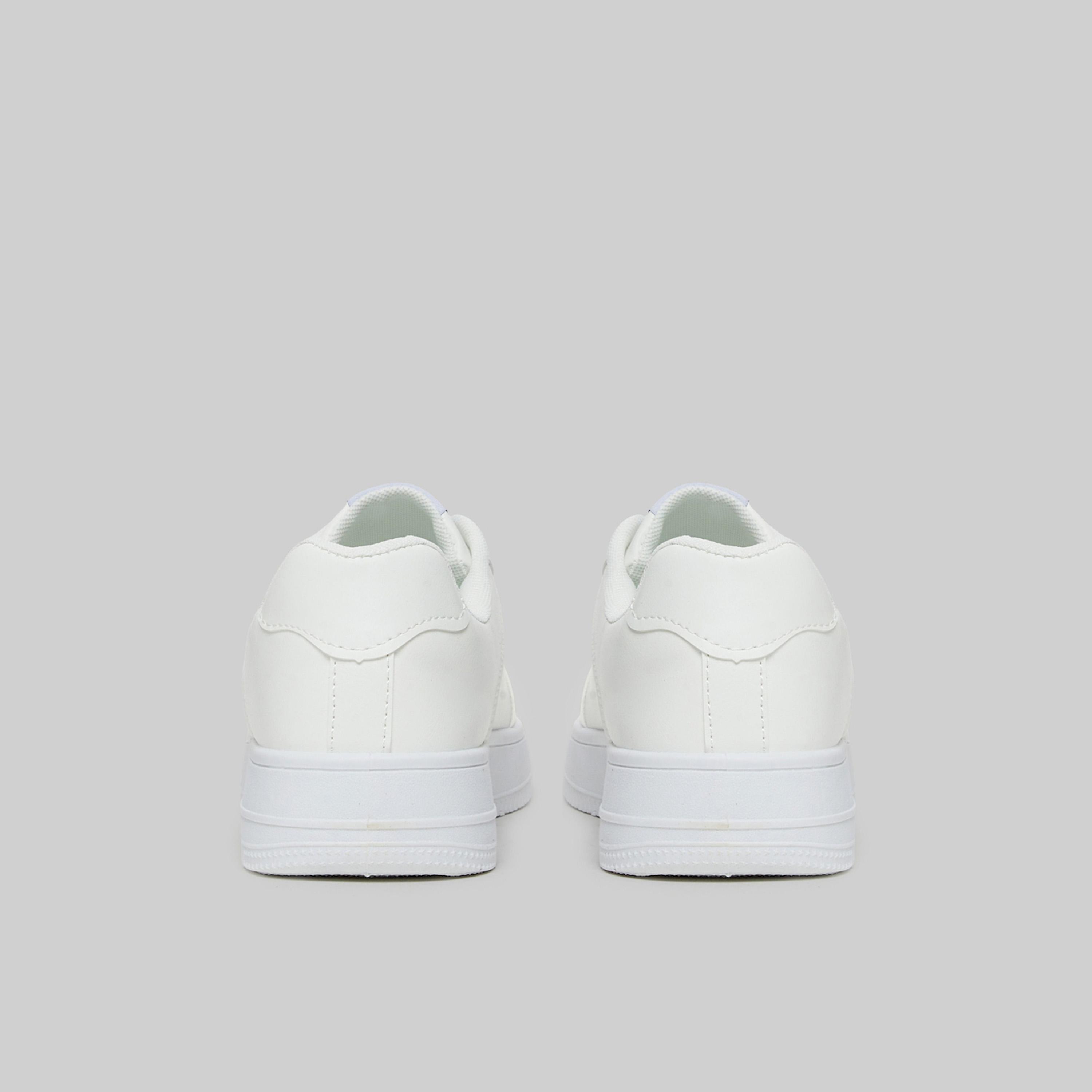 حذاء سنيكرز كاجوال برباط بتصميم بسيط-men-shoes-sneakers-image-4