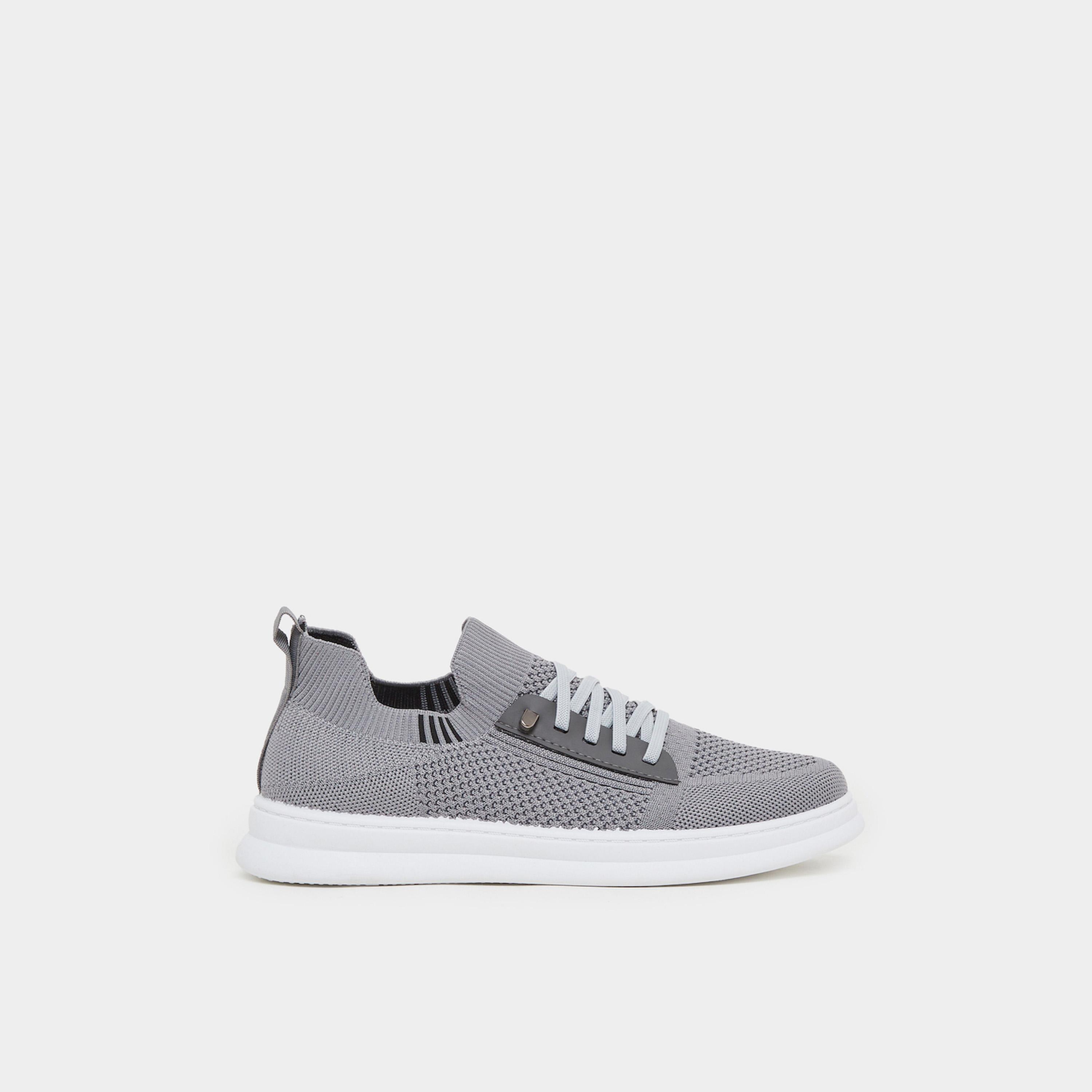 حذاء سنيكرز محبوك وخفيف الوزن وجيد التهوية برباط-men-shoes-sneakers-image-2